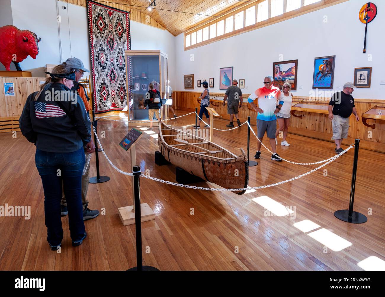 Les touristes visitent Crazy Horse Memorial ; expositions de musée intérieur ; Custer City ; Dakota du Sud ; États-Unis Banque D'Images