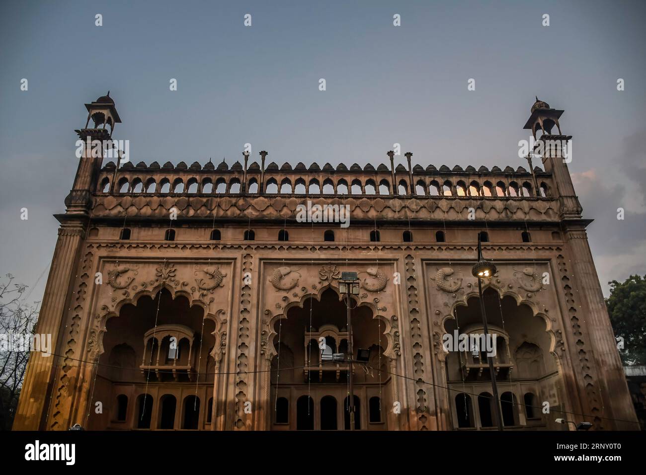 Bara Imambara ou Asfi Imambara est un monument célèbre dans Lucknow Inde créé par Nawab d'Awadh Asaf UD Daula Banque D'Images