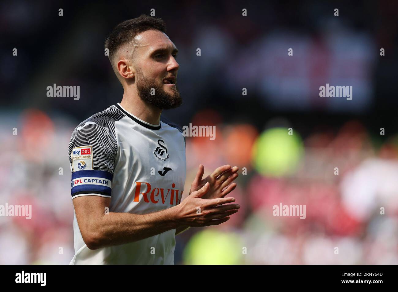 Swansea, Royaume-Uni. 02 septembre 2023. Matt Grimes de Swansea City regarde. Match de championnat EFL Skybet, Swansea City contre Bristol City au Swansea.com Stadium à Swansea, pays de Galles le samedi 2 septembre 2023. Cette image ne peut être utilisée qu'à des fins éditoriales. Usage éditorial uniquement, photo par Andrew Orchard/Andrew Orchard photographie sportive/Alamy Live News crédit : Andrew Orchard photographie sportive/Alamy Live News Banque D'Images