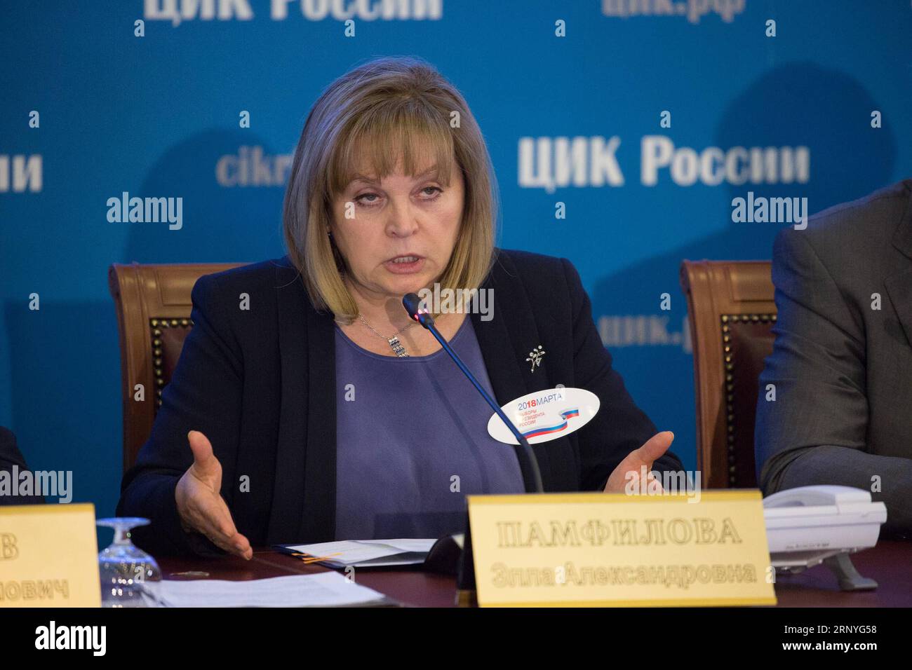 (180318) -- MOSCOU, le 18 mars 2018 -- Ella Pamfilova, chef de la Commission électorale centrale russe (CEC), prend la parole lors d'une conférence de presse à Moscou, en Russie, le 18 mars 2018. Le président russe Vladimir Poutine a remporté 71,97 pour cent des voix à l'élection présidentielle russe après 21,33 pour cent des bulletins comptés, selon le sondage de sortie de dimanche. RUSSIE-MOSCOU-ÉLECTION PRÉSIDENTIELLE-CONFÉRENCE DE PRESSE BAIXXUEQI PUBLICATIONXNOTXINXCHN Banque D'Images