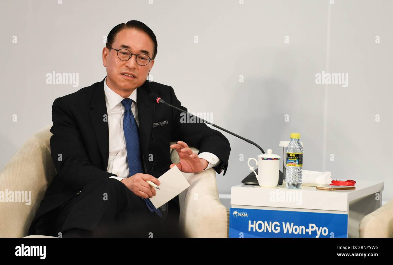 (180410) -- BOAO, 10 avril 2018 -- Hong Won-Pyo, président et chef de la direction de Samsung SDS, prend la parole lors de la session blockchain : en mots simples et en pratique lors de la conférence annuelle du Forum Boao pour l Asie 2018 à Boao, dans la province de Hainan du sud de la Chine, le 10 avril 2018.) (wyl) CHINA-BOAO FORUM FOR ASIA-BLOCKCHAIN(CN) YangxGuanyu PUBLICATIONxNOTxINxCHN Banque D'Images