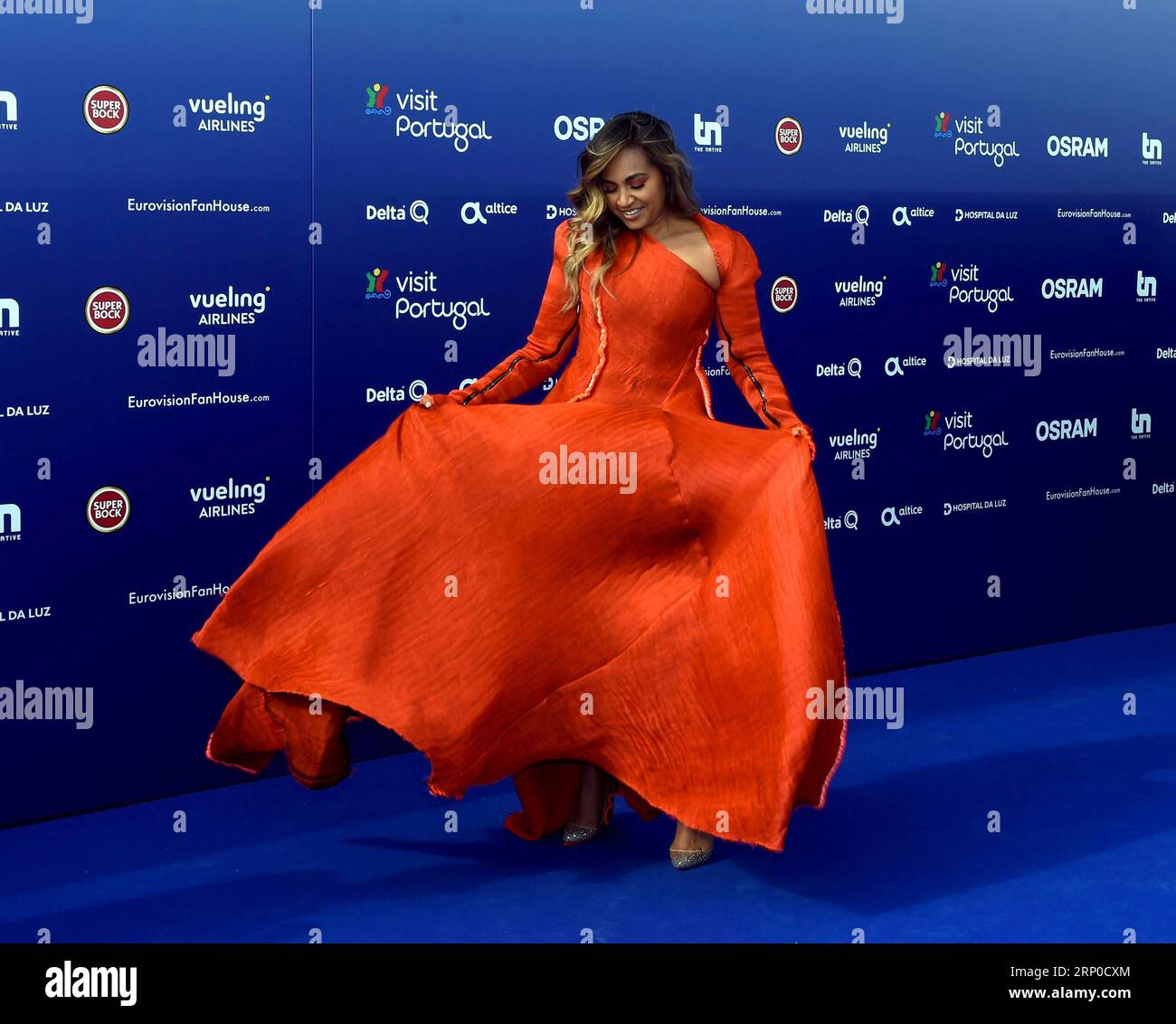 (180507) -- LISBONNE, 7 mai 2018 -- la chanteuse australienne Jessica Mauboy pose pour des photos lors de la cérémonie Blue Carpet de la 63e édition du Concours Eurovision de la chanson 2018 à l'Altice Arena de Lisbonne, le 6 mai 2018. Le Concours Eurovision de la chanson 2018 se tiendra à Lisbonne du 8 au 12 mai 2018. )(gj) PORTUGAL-LISBON-EUROVISION SONG CONTEST 2018 ZhangxLiyun PUBLICATIONxNOTxINxCHN Banque D'Images