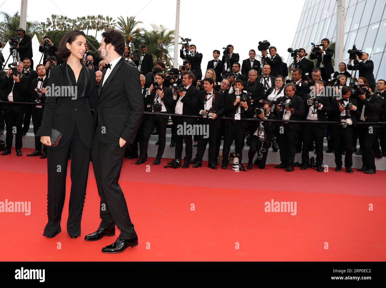 (180510) -- CANNES, le 10 mai 2018 -- le réalisateur A.B. Shawky (R) assiste à la projection du film Yomeddine lors du 71e Festival de Cannes au Palais des Festivals le 9 mai 2018 à Cannes, France.) (lrz) FRANCE-CANNES FILM FESTIVAL LuoxHuanhuan PUBLICATIONxNOTxINxCHN Banque D'Images