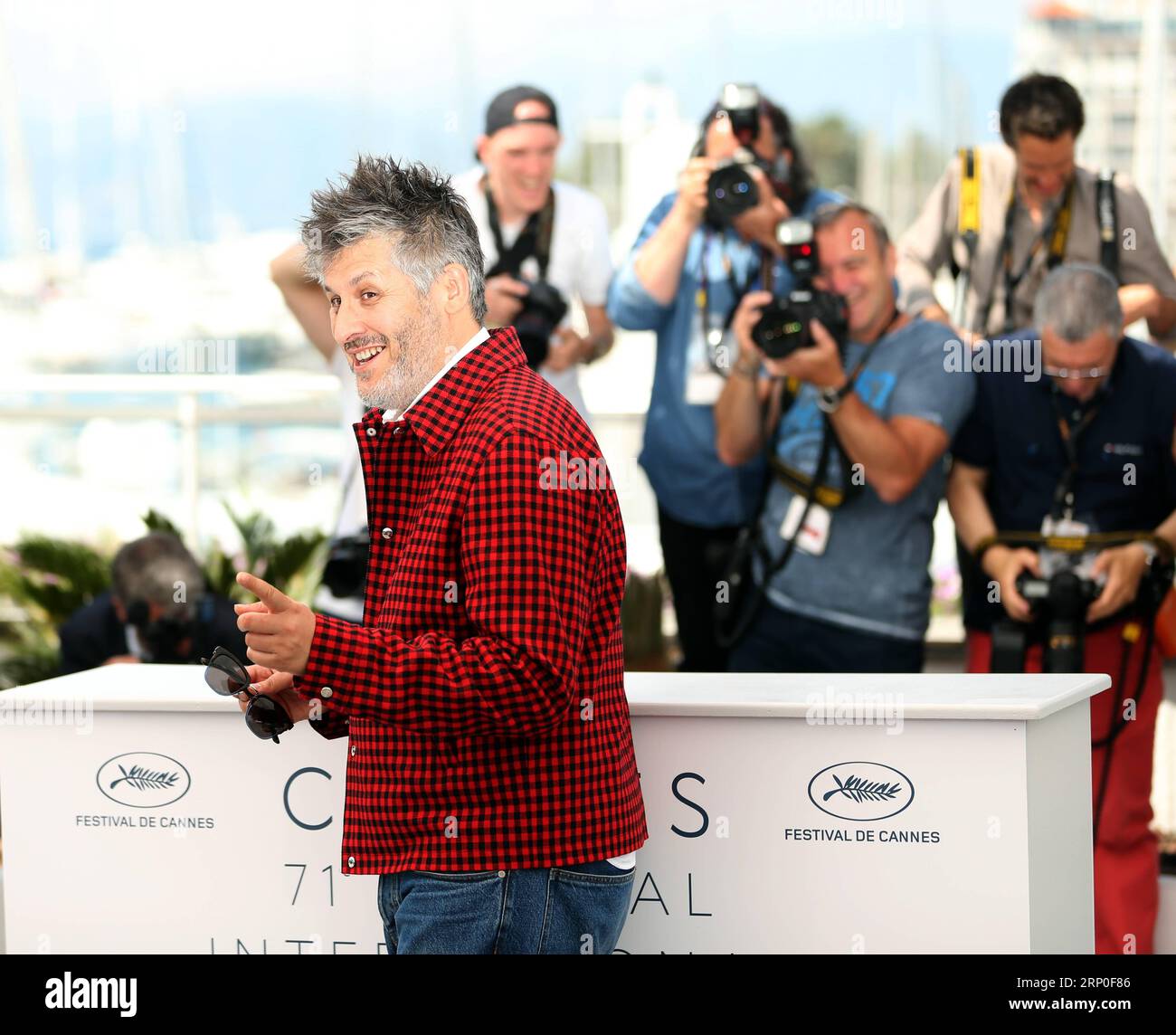 (180511) -- CANNES, le 11 mai 2018 -- le réalisateur Christophe honore assiste au photocall pour Sorry Angel (plaire, aimer et courir vite) lors du 71e Festival de Cannes au Palais des Festivals de Cannes, France, le 11 mai 2018. )(yk) FRANCE-CANNES- DÉSOLÉ ANGEL -PHOTOCALL LuoxHuanhuan PUBLICATIONxNOTxINxCHN Banque D'Images