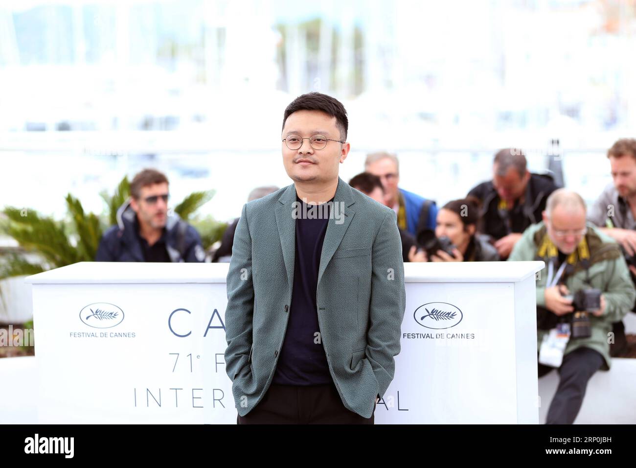 (180516) -- CANNES, le 16 mai 2018 -- le réalisateur Bi Gan assiste au photocall de long Day s Journey into Night lors du 71e Festival International du film de Cannes à Cannes, France, le 16 mai 2018.) (DTF) FRANCE-CANNES-FILM FESTIVAL-LONG VOYAGE D'UNE JOURNÉE S DANS LA NUIT LUOXHUANHUAN PUBLICATIONXNOTXINXCHN Banque D'Images