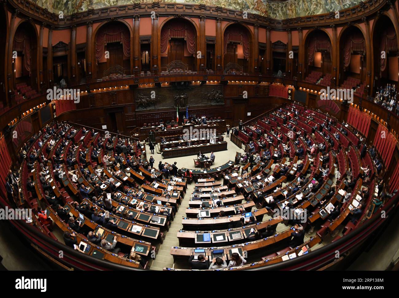 (180606) -- ROME, 6 juin 2018 -- la photo prise le 6 juin 2018 montre la chambre basse du Parlement italien à Rome, en Italie. Le nouveau gouvernement italien a franchi son deuxième obstacle administratif mercredi, remportant un vote de confiance à la chambre basse du Parlement italien. ITALIE-ROME-NOUVEAU GOUVERNEMENT-CHAMBRE BASSE-VOTE DE CONFIANCE-ALBERTOXLINGRIA PUBLICATIONXNOTXINXCHN Banque D'Images