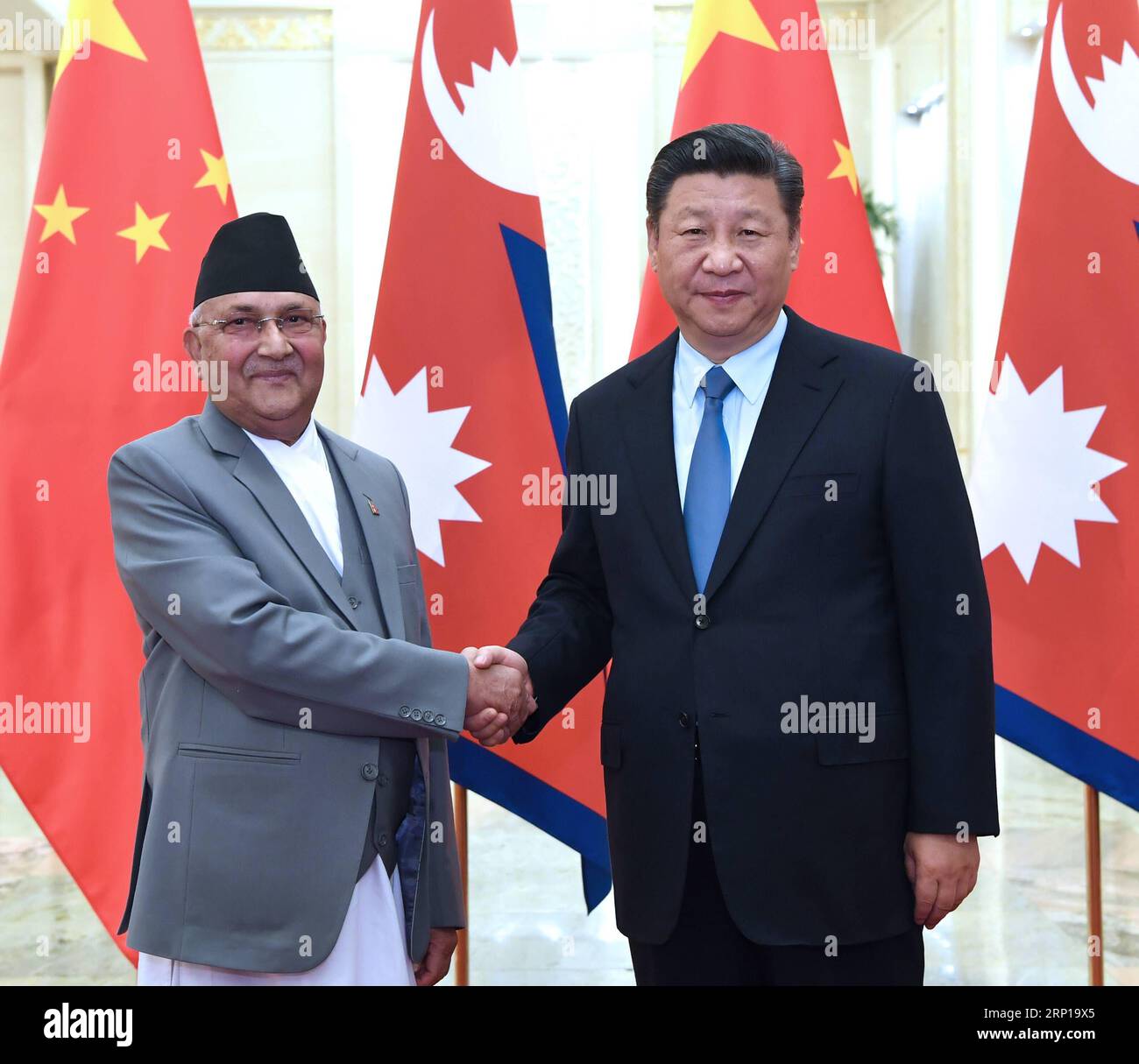 (180620) -- BEIJING, le 20 juin 2018 -- le président chinois Xi Jinping rencontre le Premier ministre népalais, K. P. Sharma Oli, au Grand Hall du peuple à Beijing, capitale de la Chine, le 20 juin 2018. )(wsw) CHINA-BEIJING-XI JINPING-NEPAL-PM-MEETING (CN) RaoxAimin PUBLICATIONxNOTxINxCHN Banque D'Images