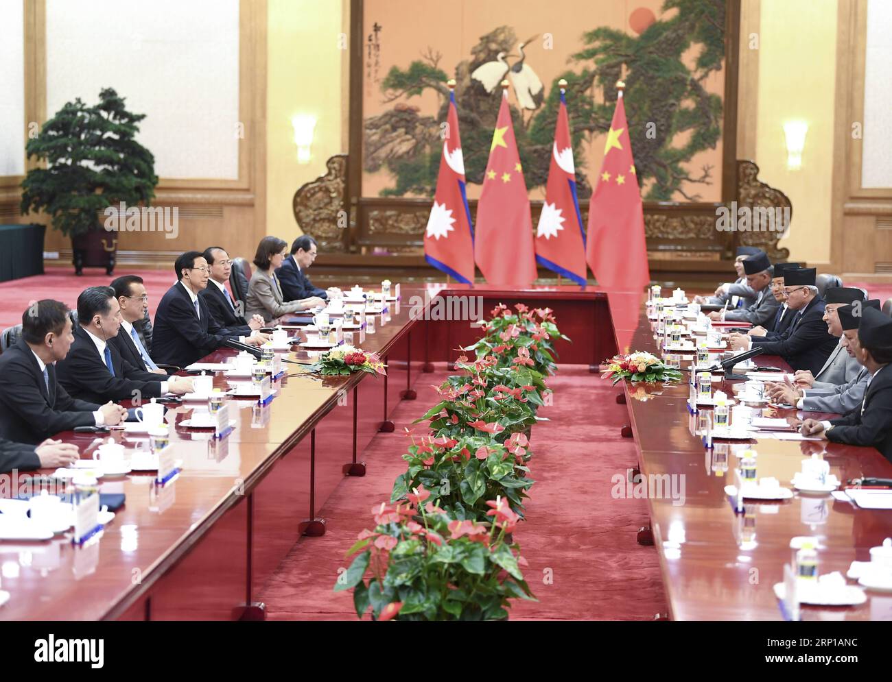 (180621) -- BEIJING, 21 juin 2018 -- le Premier ministre chinois Li Keqiang (3e L) s'entretient avec le Premier ministre népalais K.P. Sharma Oli (3e R) au Grand Hall du peuple à Beijing, capitale de la Chine, le 21 juin 2018. (Sxk) CHINA-BEIJING-LI KEQIANG-NEPAL-PM-MEETING (CN) YanxYan PUBLICATIONxNOTxINxCHN Banque D'Images