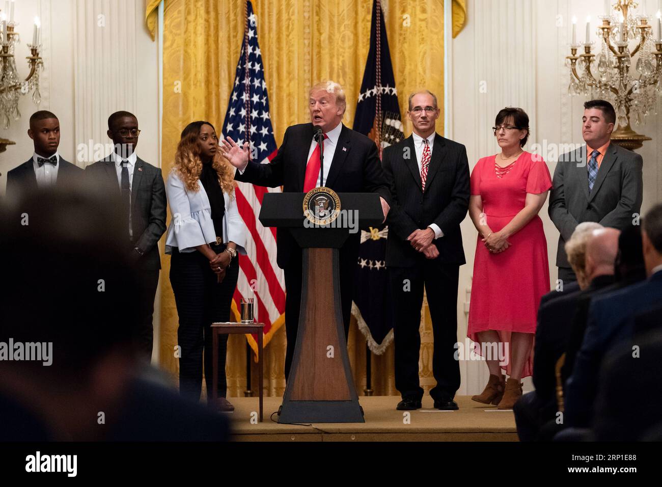 (180629) -- WASHINGTON, le 29 juin 2018 -- le président américain Donald Trump (C) prononce un discours sur la Loi sur les réductions d'impôts et l'emploi à la Maison Blanche à Washington D.C., aux États-Unis, le 29 juin 2018.) U.S.-WASHINGTON D.C.-TRUMP-TAX-REMARQUES TINGXSHEN PUBLICATIONXNOTXINXCHN Banque D'Images