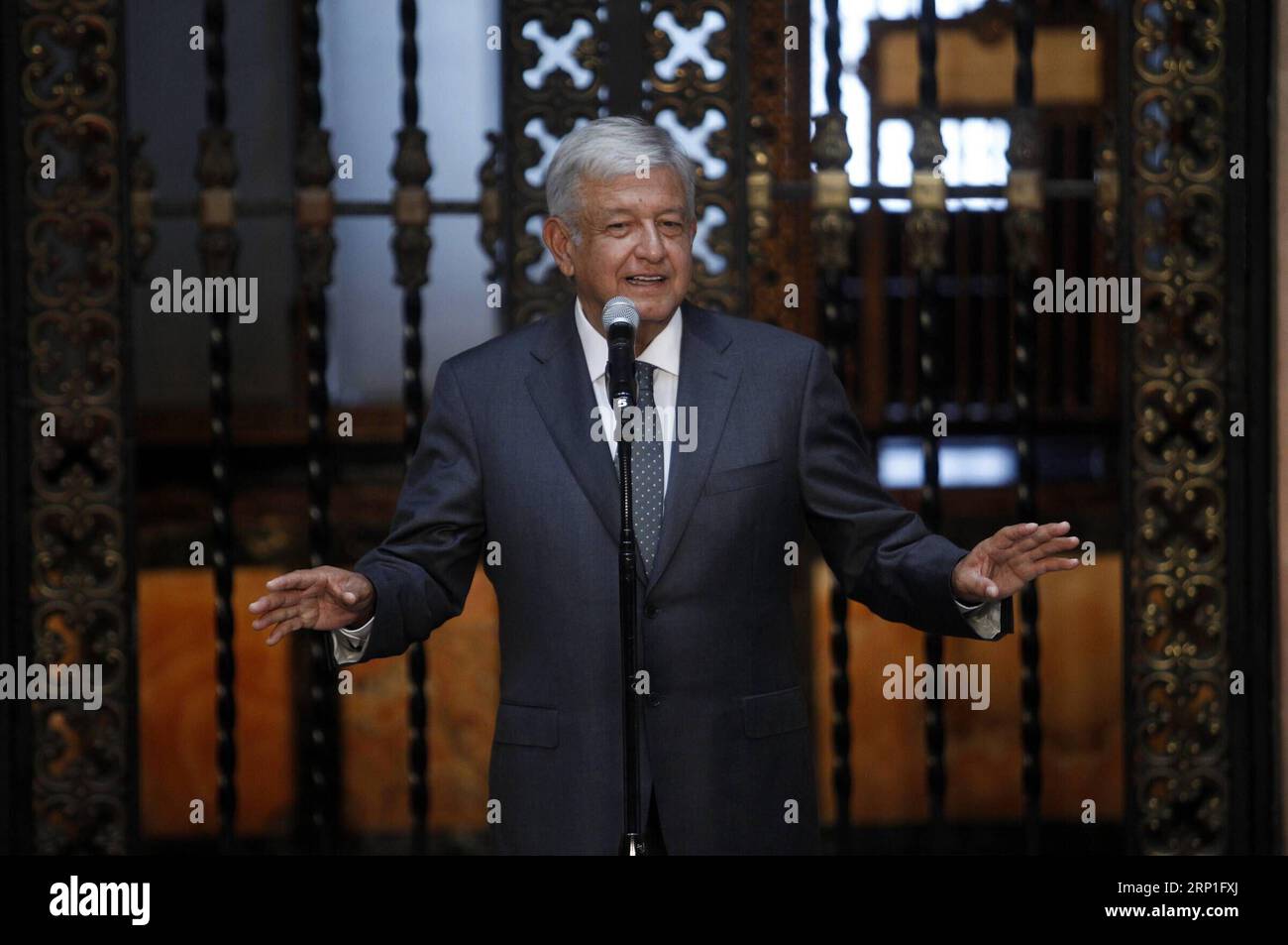 (180704) -- MEXICO, le 4 juillet 2018 -- le président élu du Mexique, Andres Manuel Lopez Obrador, prononce un discours après sa rencontre avec le président mexicain Enrique Pena Nieto, à Mexico, capitale du Mexique, le 3 juillet 2018. Le président élu du Mexique, Andres Manuel Lopez Obrador, a déclaré mardi qu'il était satisfait de sa rencontre privée avec le président Enrique Pena Nieto. (Da) (rtg) (gj) MEXICO-MEXICO CITY-LOPEZ OBRADOR FrancisoxCanedo PUBLICATIONxNOTxINxCHN Banque D'Images