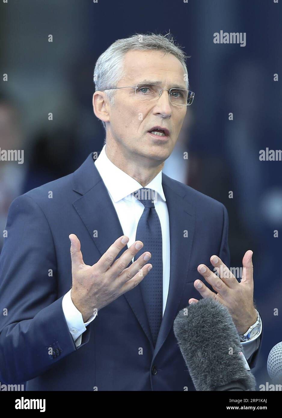 (180711) -- BRUXELLES, le 11 juillet 2018 -- le secrétaire général de l'OTAN, Jens Stoltenberg, s'adresse aux médias avant un sommet de l'OTAN à Bruxelles, en Belgique, le 11 juillet 2018. Les dirigeants de l'OTAN se réunissent à Bruxelles pour une réunion de deux jours. )(yg) SOMMET BELGIQUE-BRUXELLES-OTAN YexPingfan PUBLICATIONxNOTxINxCHN Banque D'Images