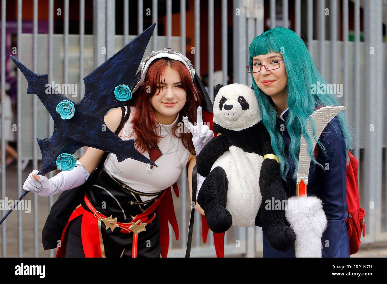 Bucarest, Roumanie. 2 septembre 2023. Les passionnés costumés assistent au festival East European Comic con à Bucarest, Roumanie, le 2 septembre 2023. Le festival East European Comic con de trois jours célébrant la culture pop rassemble des milliers de fans qui aiment les bandes dessinées, les films, les séries télévisées et les jeux. Crédit : Cristian Cristel/Xinhua/Alamy Live News Banque D'Images