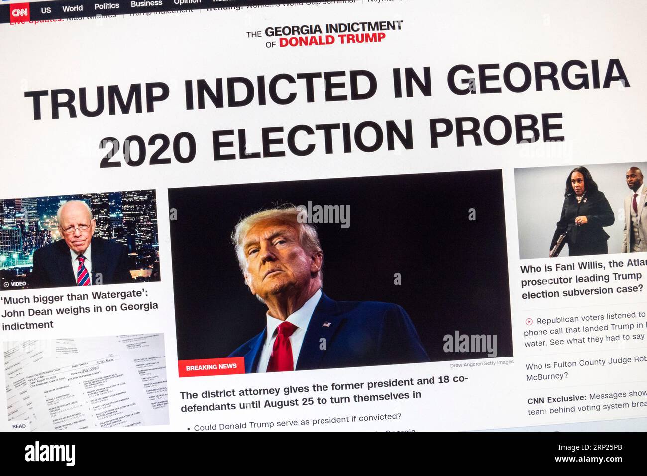 "Trump inculpé dans la sonde électorale de Géorgie 2020" titre sur le site CNN News avec des nouvelles de dernière minute, le 15 août 2023. Banque D'Images