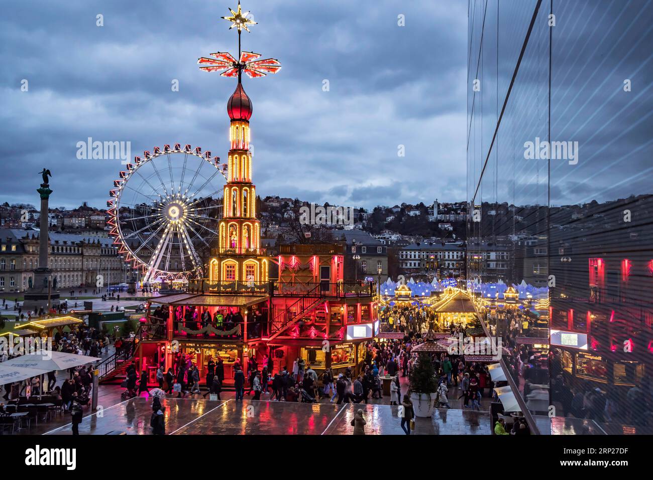 Marché de Noël Stuttgart, pyramide de Noël de l'Erzgebirge à la