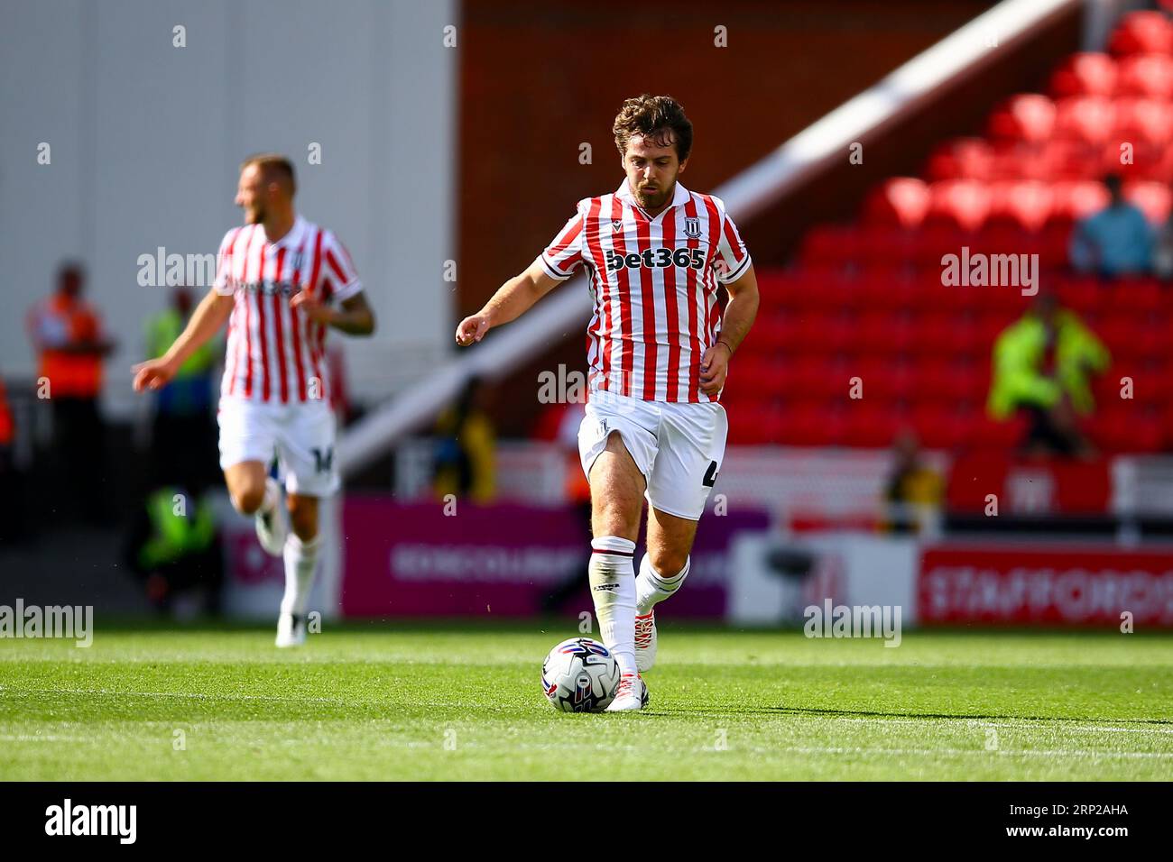 bet365 Stadium, Stoke, Angleterre - 2 septembre 2023 Ben Pearson (4) de Stoke City - pendant le match Stoke City contre Preston ne, EFL Championship, 2023/24, bet365 Stadium, Stoke, Angleterre - 2 septembre 2023 crédit : Arthur Haigh/WhiteRosePhotos/Alamy Live News Banque D'Images