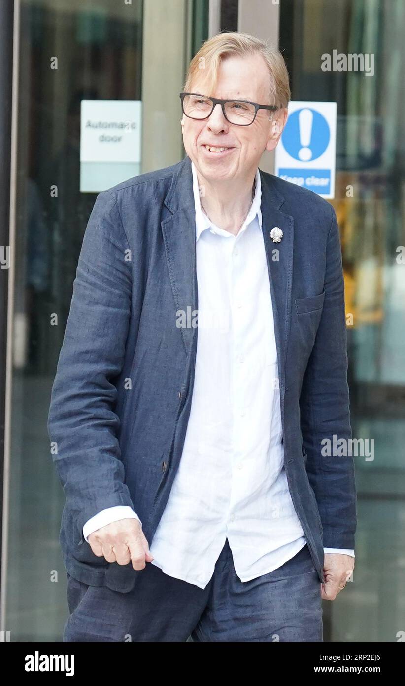 L'acteur Timothy Spall, quitte BBC Broadcasting House à Londres, après être apparu dans l'émission d'actualités BBC One, dimanche avec Laura Kuenssberg. Date de la photo : dimanche 3 septembre 2023. Banque D'Images