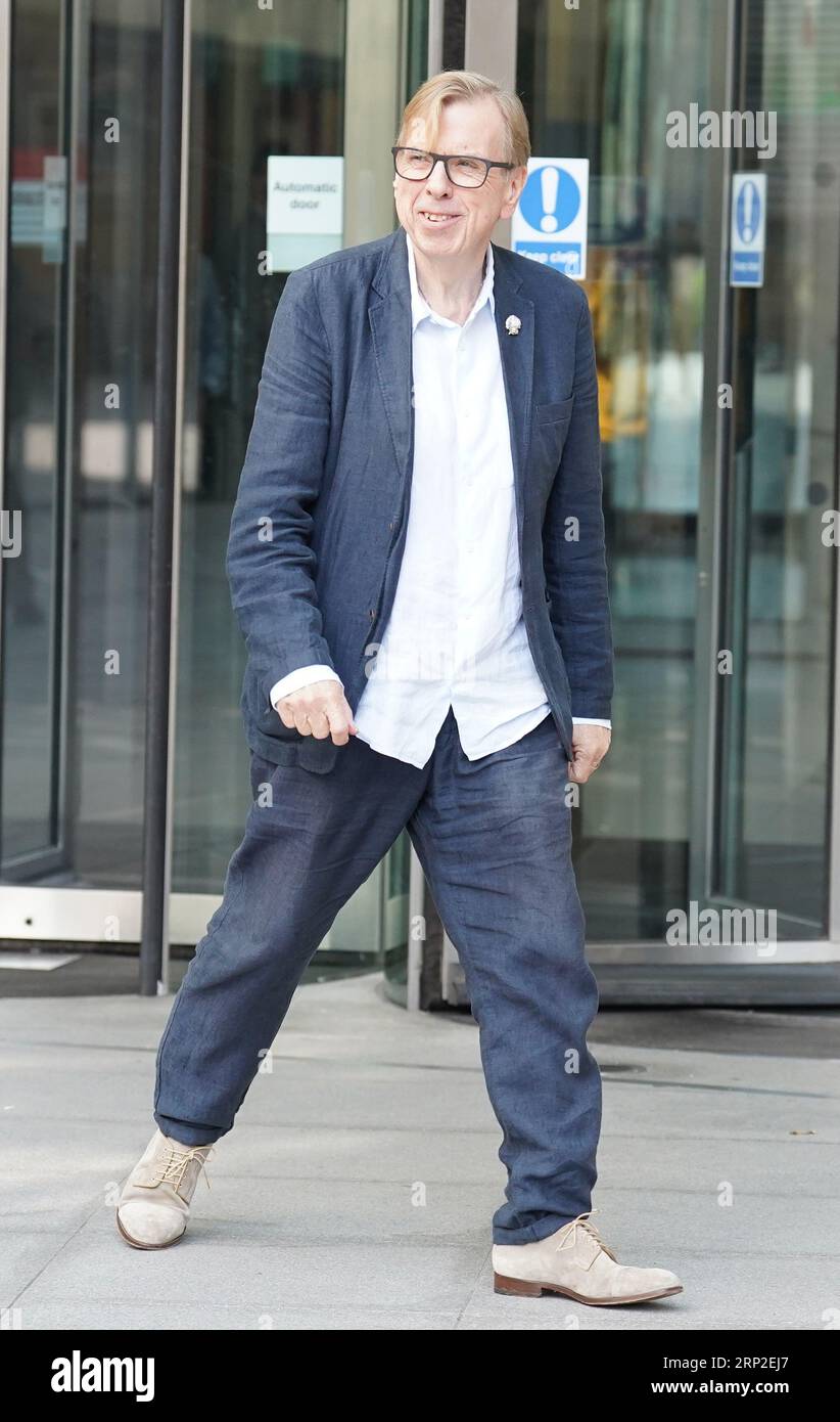 L'acteur Timothy Spall, quitte BBC Broadcasting House à Londres, après être apparu dans l'émission d'actualités BBC One, dimanche avec Laura Kuenssberg. Date de la photo : dimanche 3 septembre 2023. Banque D'Images