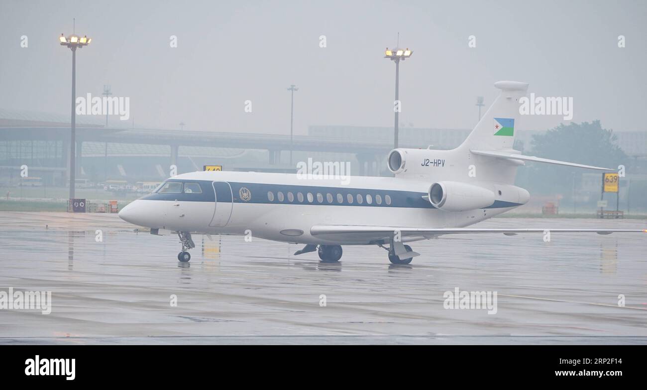 (180902) -- PÉKIN, 2 septembre 2018 -- l'avion avec le président de Djibouti Ismail Omar Guelleh à bord arrive à l'aéroport international Capital de Pékin, capitale de la Chine, le 2 septembre 2018. Ismail Omar Guelleh est ici pour assister au prochain Sommet de Beijing du Forum sur la coopération Chine-Afrique (FOCAC). )(lmm) CHINE-PÉKIN-DJIBOUTI-PRÉSIDENT-ARRIVÉE (CN) CaixYang PUBLICATIONxNOTxINxCHN Banque D'Images