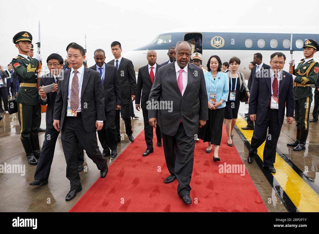 (180902) -- BEIJING, 2 septembre 2018 -- le président de Djibouti Ismail Omar Guelleh arrive à l'aéroport international Capital à Beijing, capitale de la Chine, le 2 septembre 2018. Ismail Omar Guelleh est ici pour assister au prochain Sommet de Beijing du Forum sur la coopération Chine-Afrique (FOCAC). )(lmm) CHINE-PÉKIN-DJIBOUTI-PRÉSIDENT-ARRIVÉE (CN) XingxGuangli PUBLICATIONxNOTxINxCHN Banque D'Images