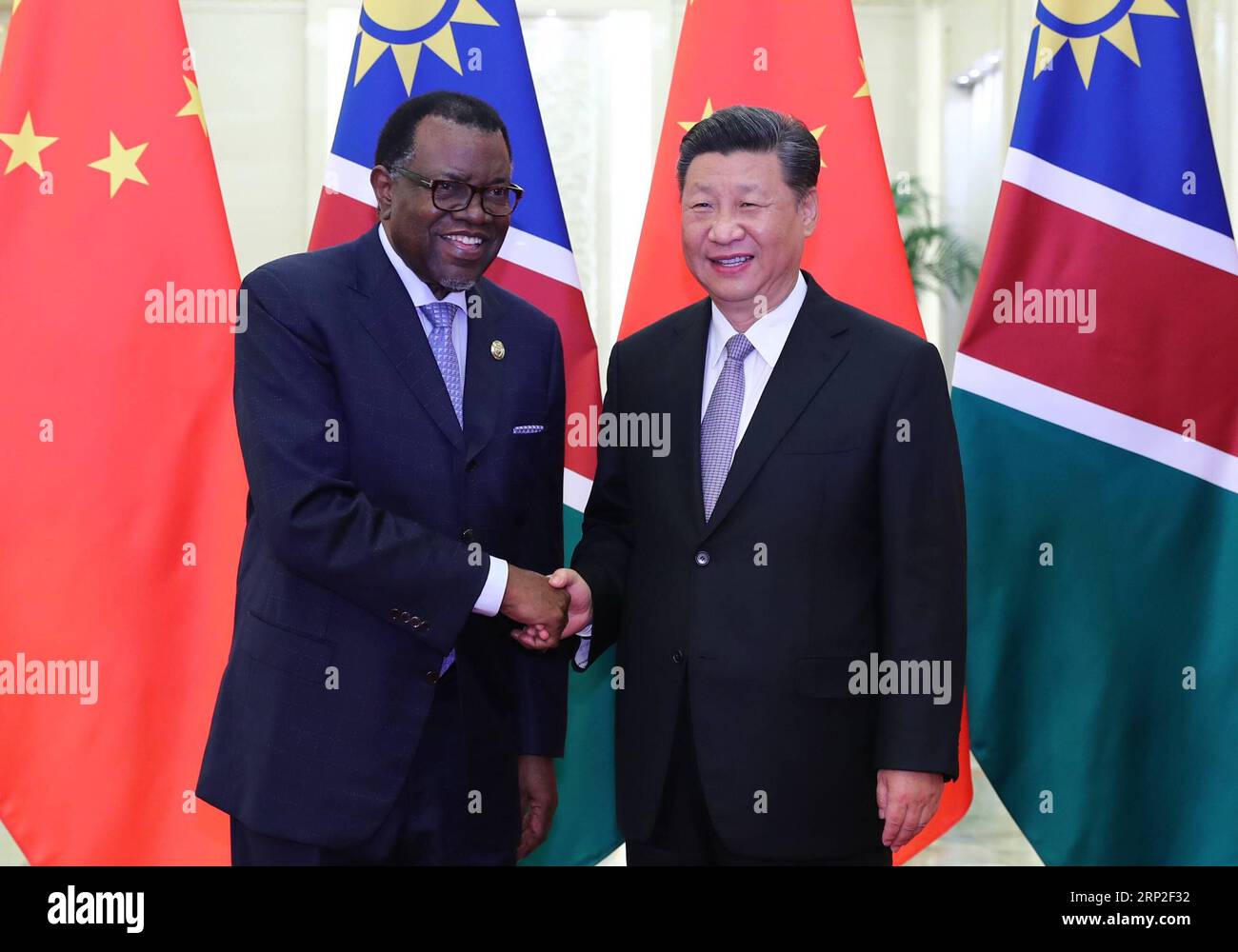 Actualités Bilder des Tages (180902) -- BEIJING, 2 septembre 2018 -- le président chinois Xi Jinping (à droite) rencontre le président namibien Hage Geingob au Grand Hall du peuple à Beijing, capitale de la Chine, le 2 septembre 2018. )(lmm) CHINA-BEIJING-XI JINPING-NAMIBIA-PRESIDENT-MEETING (CN) XiexHuanchi PUBLICATIONxNOTxINxCHN Banque D'Images