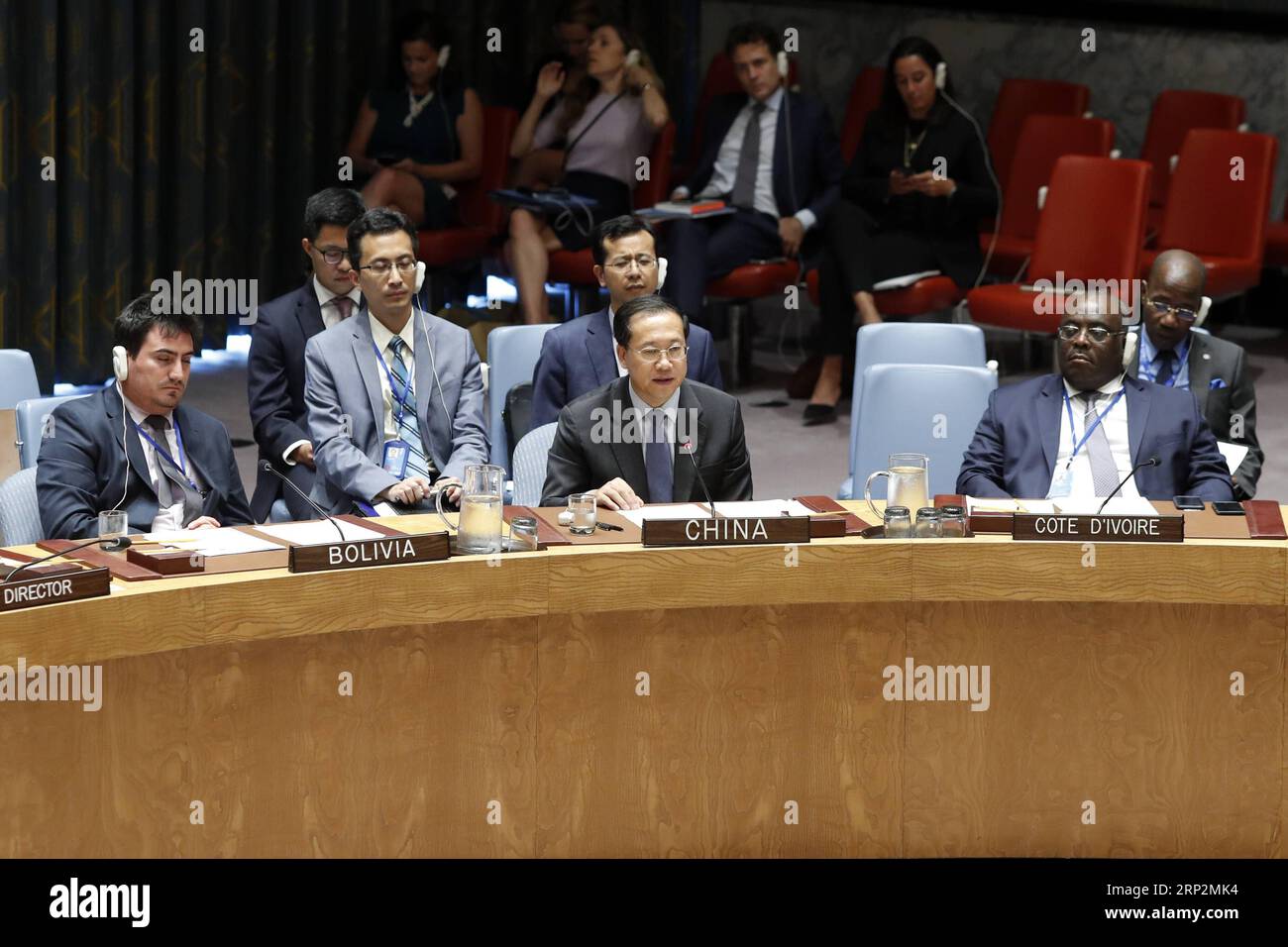 (180907) -- NATIONS UNIES, 7 septembre 2018 -- Ma Zhaoxu(C, front), le représentant permanent chinois auprès de l'ONU, s'adresse à la réunion du Conseil de sécurité sur la situation en Syrie, au siège de l'ONU à New York, le 6 septembre 2018. L'envoyé spécial de la Chine à l'ONU a déclaré jeudi lors d'une réunion du Conseil de sécurité que tous les incidents présumés liés aux armes chimiques devaient faire l'objet d'enquêtes exhaustives, objectives et impartiales, abordant les récents rapports qui évoquent de possibles attaques chimiques en Syrie. (yk) CONSEIL DE SÉCURITÉ des Nations Unies-SYRIE LixMuzi PUBLICATIONxNOTxINxCHN Banque D'Images