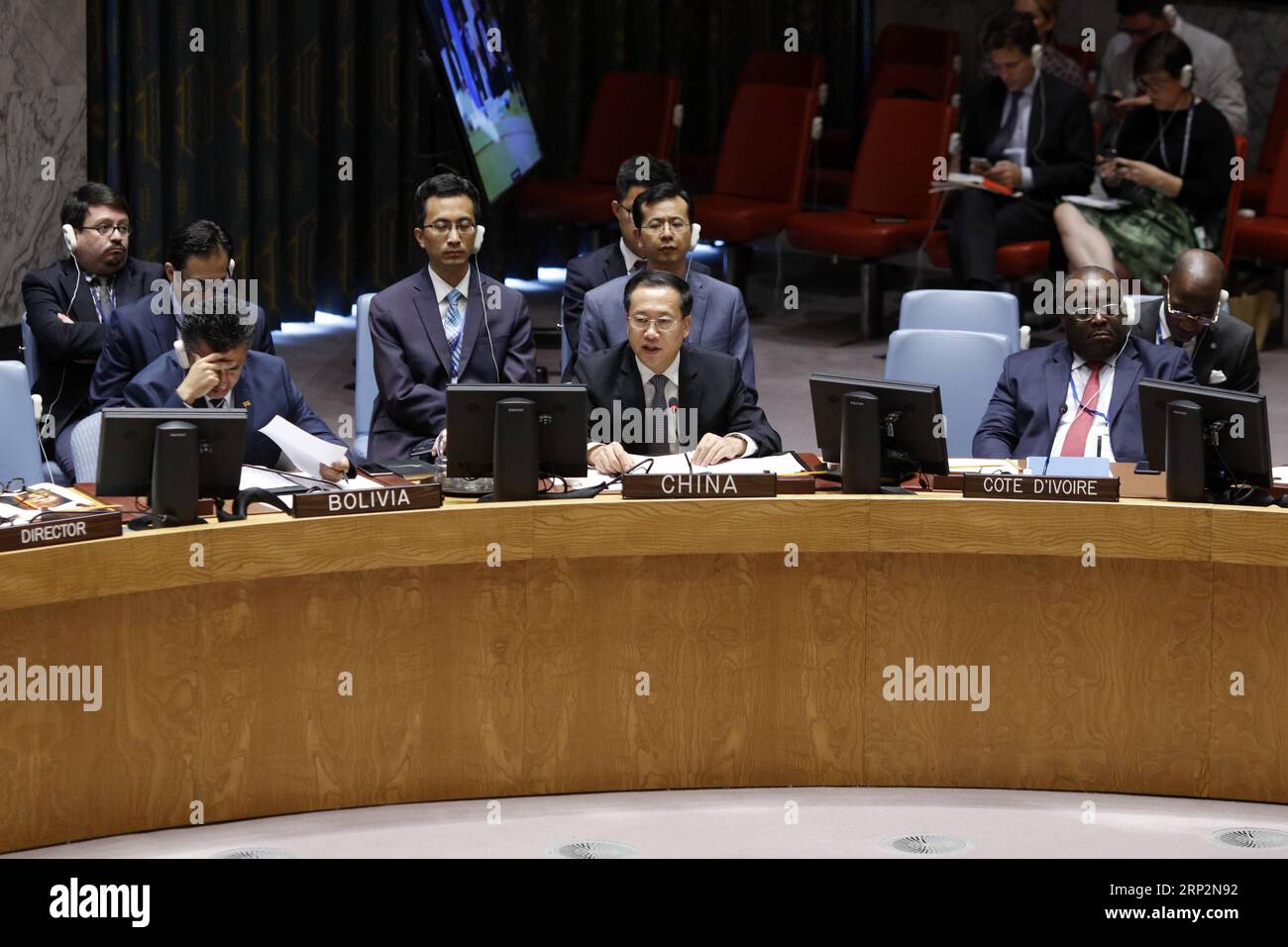 (180908) -- NATIONS UNIES, 8 septembre 2018 -- Ma Zhaoxu (C), représentante permanente de la Chine auprès des Nations Unies, s'adresse à une réunion du Conseil de sécurité des Nations Unies sur la Syrie au siège des Nations Unies à New York, le 7 septembre 2018. Ma Zhaoxu a appelé vendredi toutes les parties au conflit syrien à intensifier leurs efforts diplomatiques, à aborder les problèmes par le dialogue et à faciliter la désescalade dans ce pays déchiré par la guerre. (Jmmn) RÉUNION DU CONSEIL DE SÉCURITÉ DE l'ONU-CHINE LixMuzi PUBLICATIONxNOTxINxCHN Banque D'Images