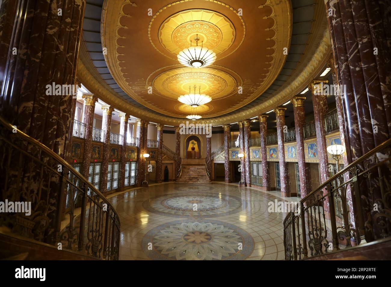 (180910) -- CLEVELAND (É.-U.), 10 septembre 2018 -- une photo prise le 20 août 2018 montre Severance Hall, la maison de l'Orchestre de Cleveland, à Cleveland, Ohio, États-Unis. Fondé en 1918, le Cleveland Orchestra est devenu l'un des meilleurs au monde, comme l'ont déclaré les critiques musicaux dans les médias grand public, tels que le New York Times et le Wall Street Journal. Après avoir conclu la saison des concerts du centenaire 2017-18, l'Orchestre entreprendra une tournée en Chine en 2019, marquant le début de son deuxième siècle, 21 ans après sa dernière visite dans ce pays asiatique. Pour correspondre à l'article Banque D'Images