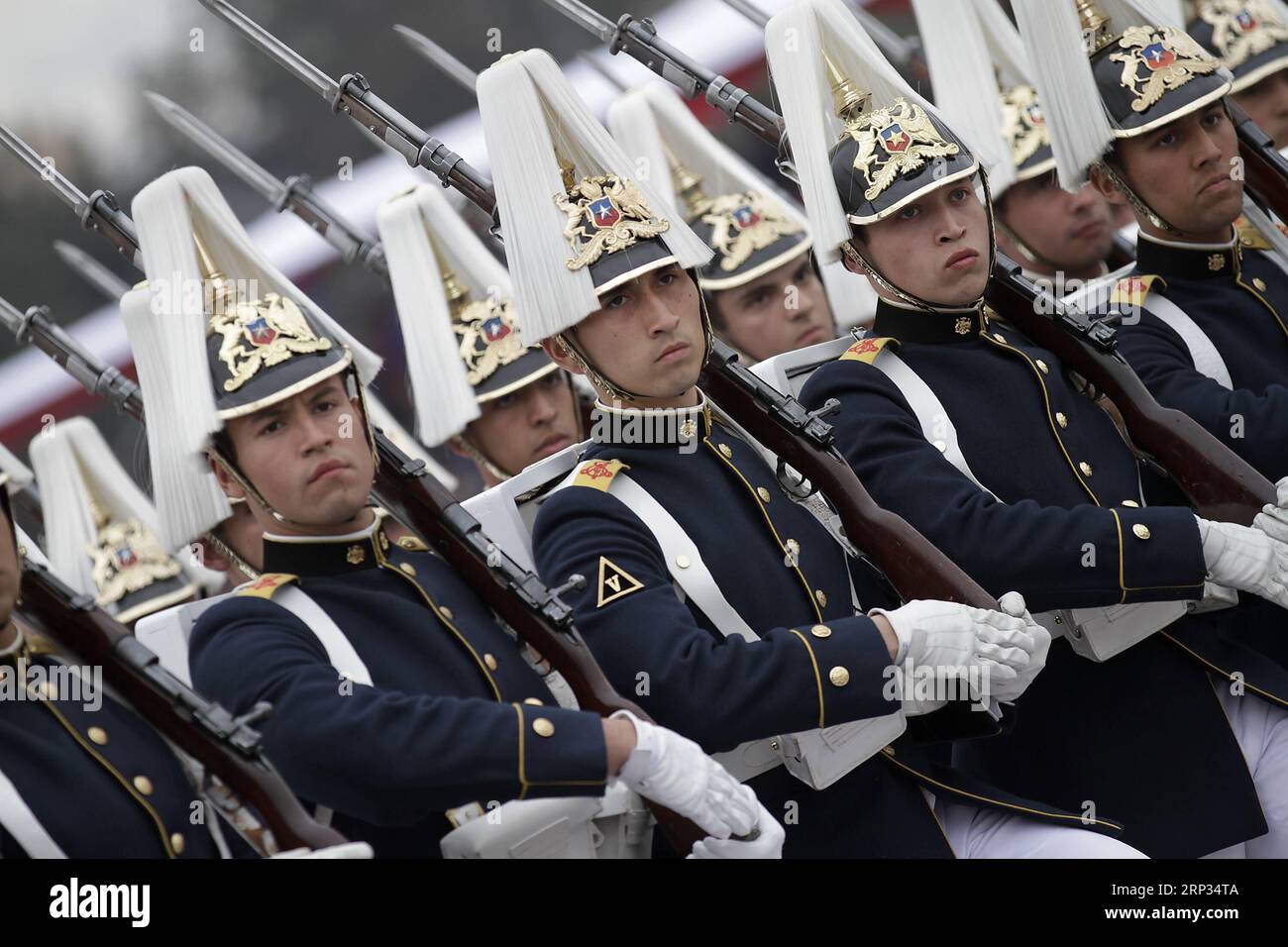 (180920) -- SANTIAGO, le 20 septembre 2018 -- des soldats défilent lors d'un défilé militaire annuel pour marquer l'anniversaire de l'indépendance du Chili, dans la capitale Santiago, le 19 septembre 2018.) (nxl) CHILI-SANTIAGO-INDÉPENDANCE-ANNIVERSAIRE-PARADE WangxPei PUBLICATIONxNOTxINxCHN Banque D'Images