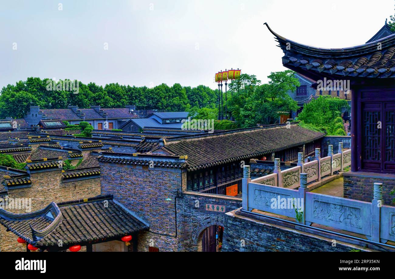 Explorez l'allure intemporelle des murs et de l'architecture d'une ancienne ville chinoise, en capturant la grandeur de l'histoire dans chaque pierre Banque D'Images