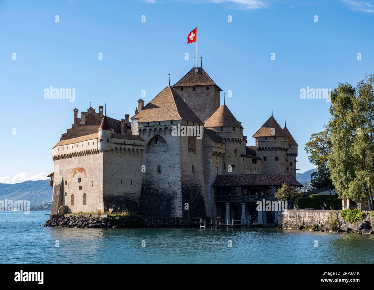 Château de Chillon (Chateau de Chillon) sur les rives du lac Léman situé entre Montreux et Villeneuve dans le canton de Vaud, Suisse. Banque D'Images