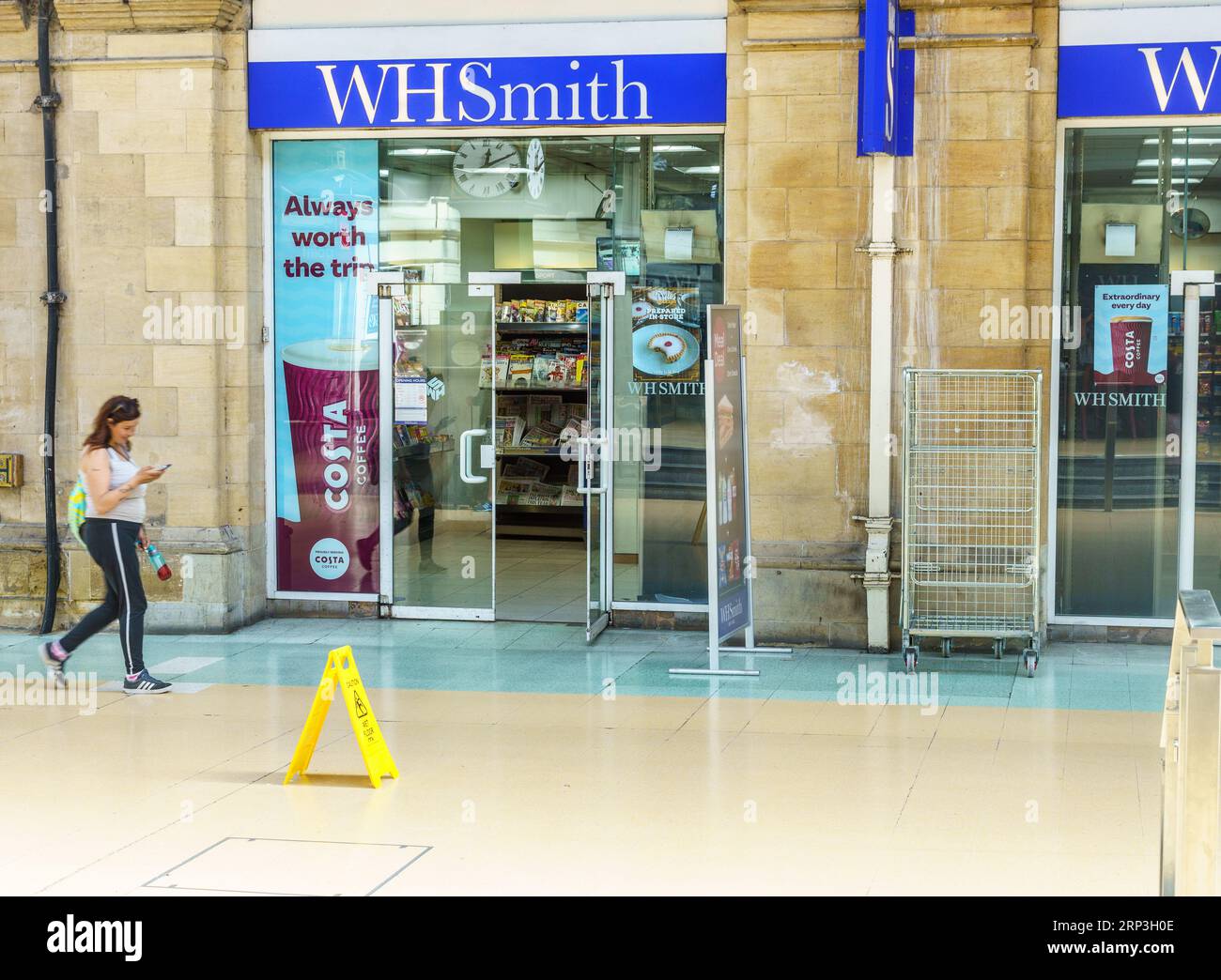 Magasin WH Smith à Hull Paragon Station Banque D'Images