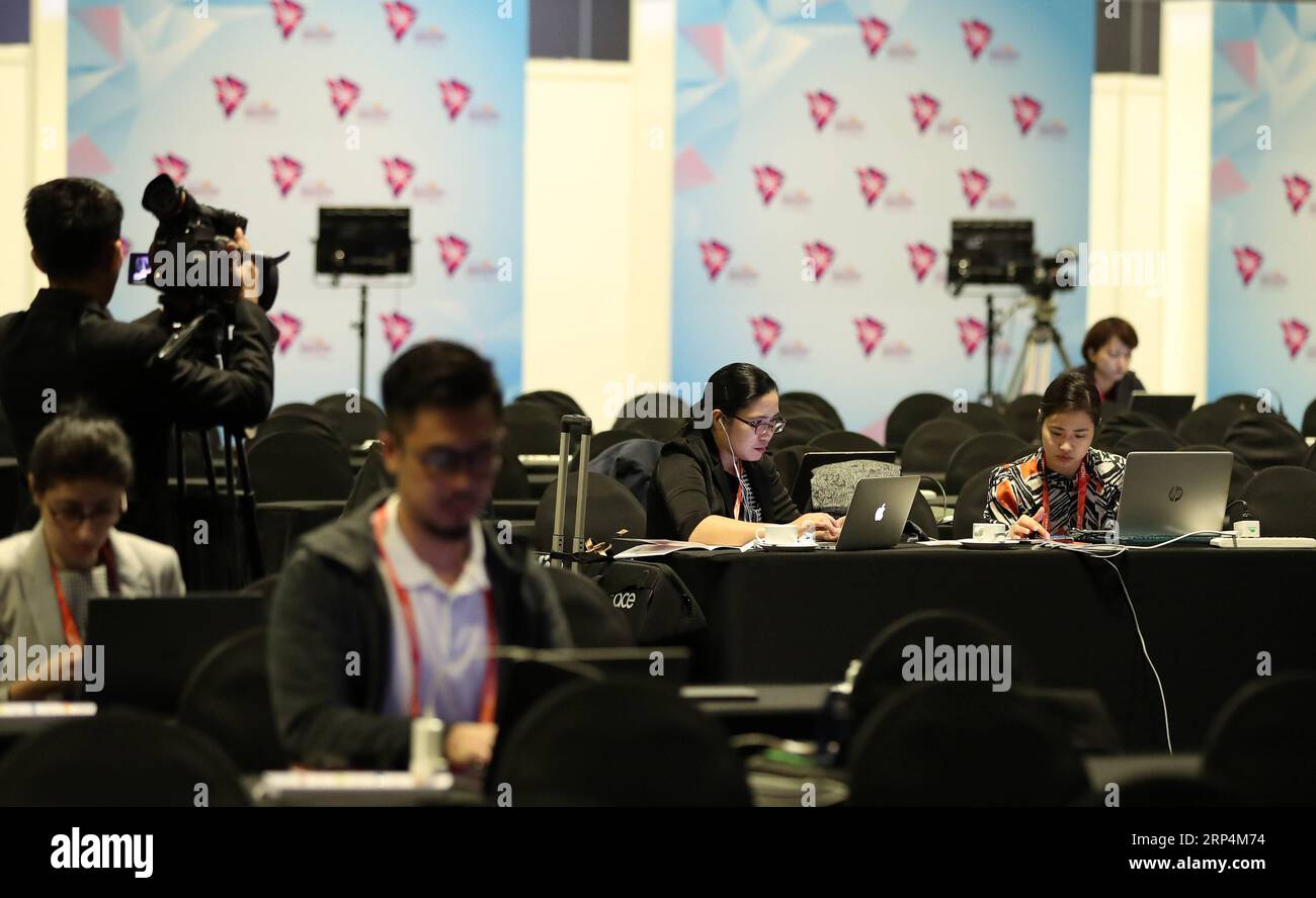 (181112) -- SINGAPOUR, 12 novembre 2018 -- les reporters travaillent au Media Centre du Suntec Singapore Convention & Exhibition Centre à Singapour le 12 novembre 2018.) (wtc) SOMMET SINGAPOUR-ASEAN-SUNTEC centre LixGang PUBLICATIONxNOTxINxCHN Banque D'Images