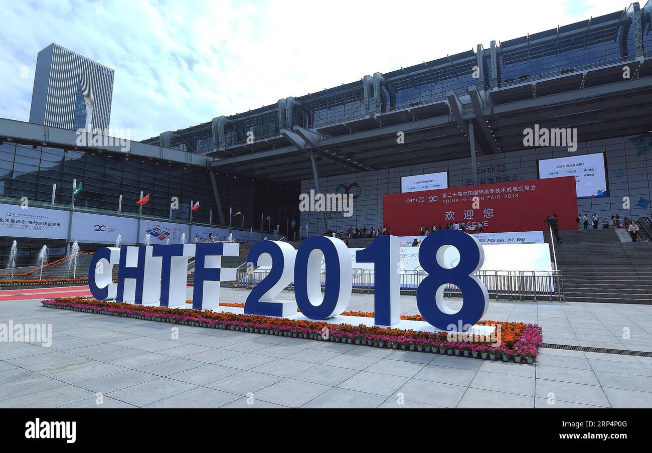 (181115) -- SHENZHEN, 15 novembre 2018 -- la photo prise le 14 novembre 2018 montre la vue extérieure de la salle d'exposition de la 20e Foire Hi-Tech chinoise (CHTF) à Shenzhen, dans la province du Guangdong du sud de la Chine. Plus de 60 délégations de plus de 40 pays, régions et organisations internationales ont participé au CHTF, qui a ouvert ses portes mercredi à Shenzhen, apportant plus de 1 000 nouveaux produits et technologies à cet événement de cinq jours. (Ry) CHINA-SHENZHEN-HI-TECH FAIR (CN) MaoxSiqian PUBLICATIONxNOTxINxCHN Banque D'Images