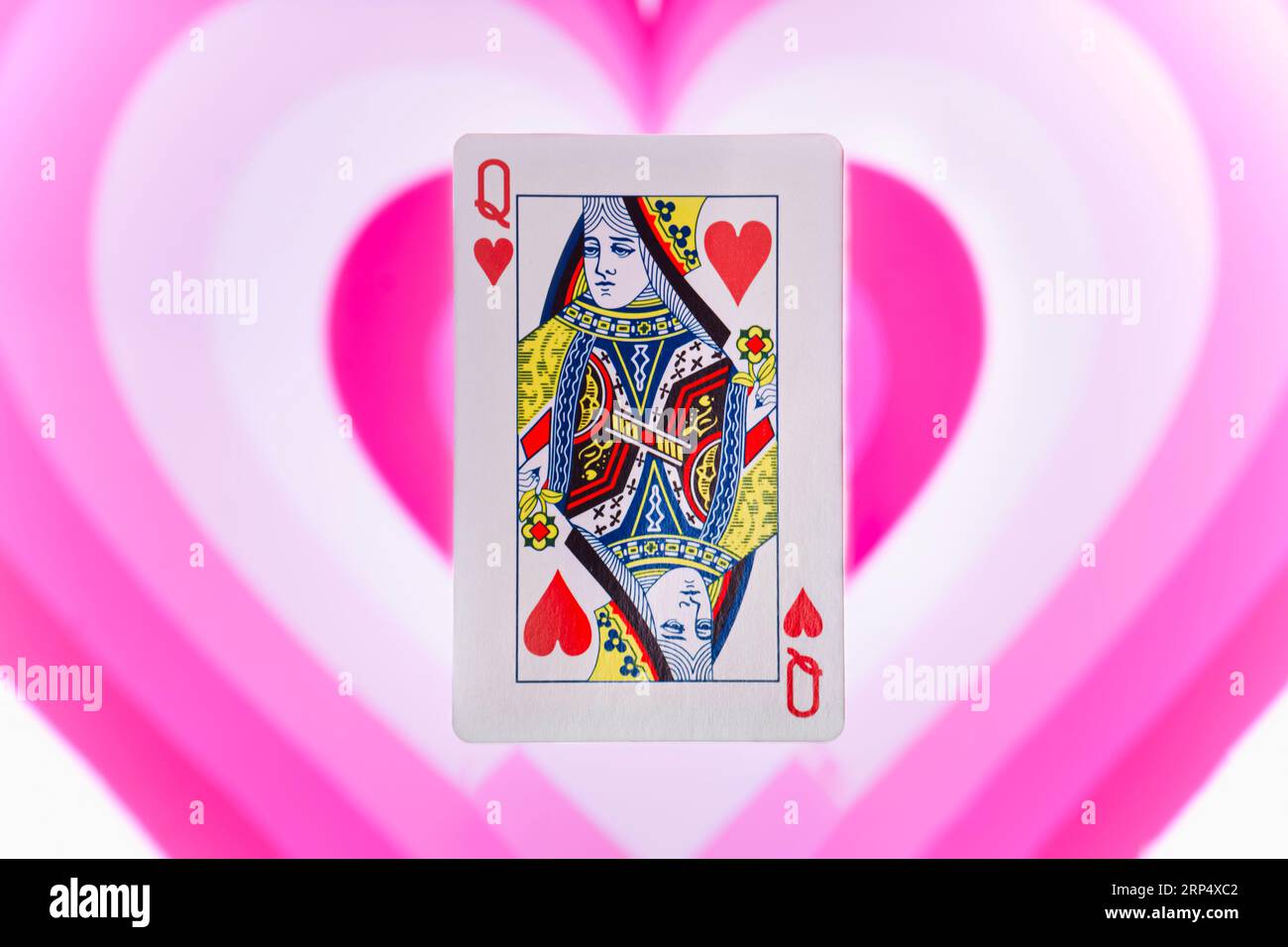 Carte de jeu de reine de coeurs avec une belle photo de stock de fond Banque D'Images