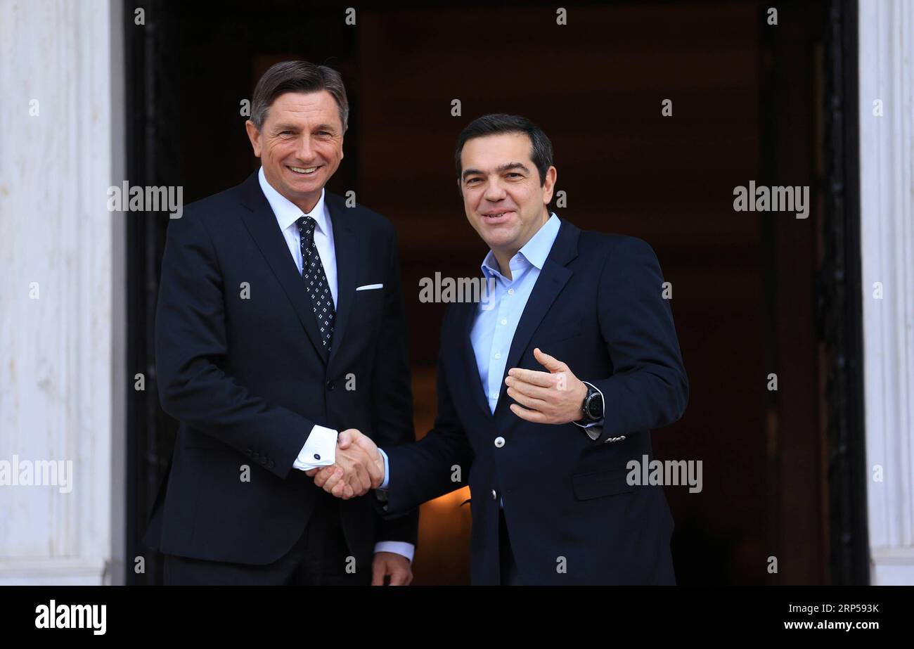 (181204) -- ATHÈNES, le 4 décembre 2018 -- le Premier ministre grec Alexis Tsipras (à droite) accueille le président slovène Borut Pahor au bureau du Premier ministre à Athènes, en Grèce, le 4 décembre 2018. )(mp) GRÈCE-ATHÈNES-SLOVÉNIE-PRÉSIDENT-VISITE MariosxLolos PUBLICATIONxNOTxINxCHN Banque D'Images