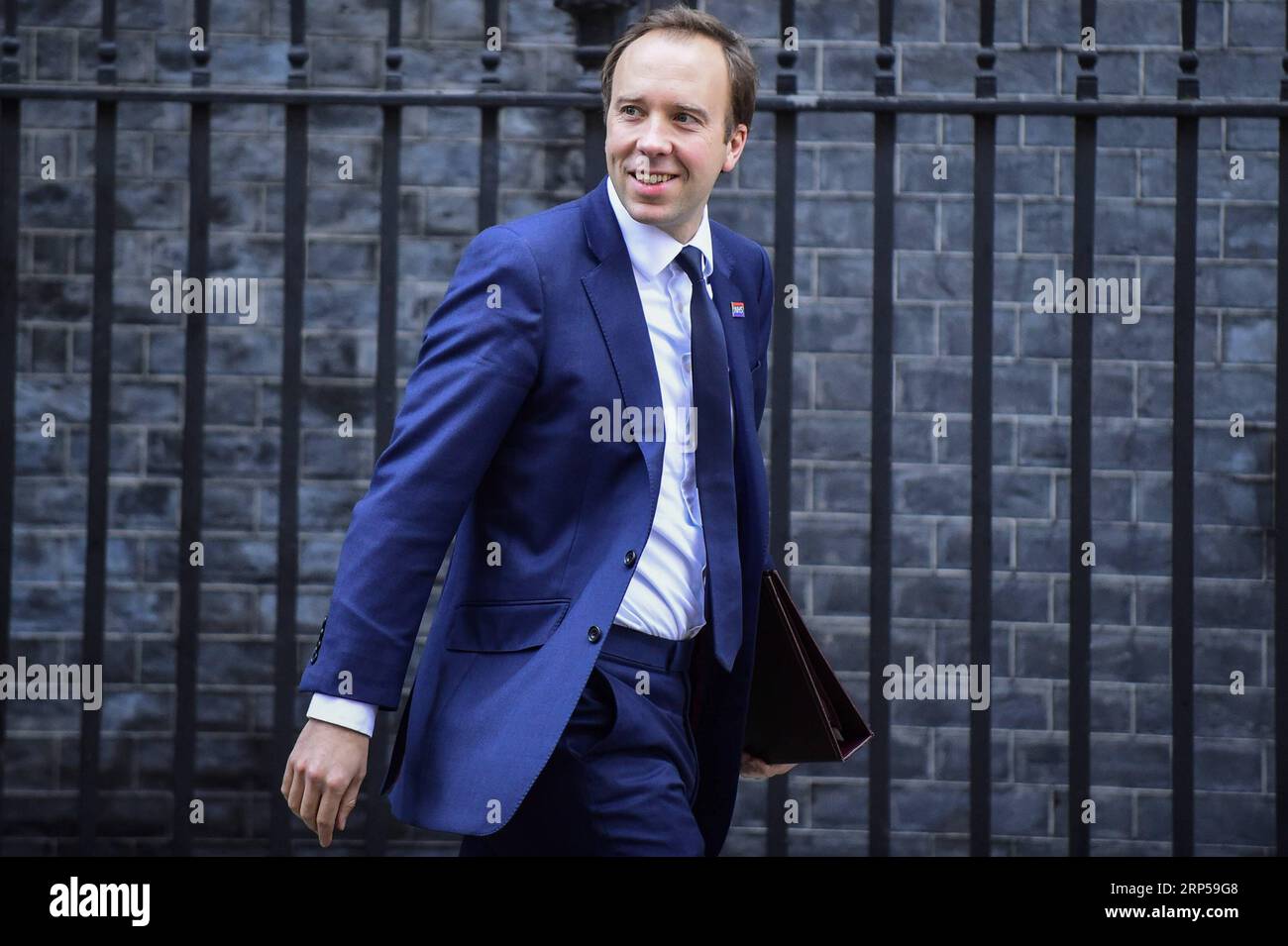 (181204) -- LONDRES, 4 décembre 2018 -- le secrétaire d'État britannique à la Santé et aux Affaires sociales Matt Hancock quitte le 10 Downing Street après une réunion du cabinet à Londres, en Grande-Bretagne, le 4 décembre 2018. Mardi, les députés britanniques ont voté par 311 voix contre 293 pour déclarer les ministres coupables d'outrage au Parlement pour leur défaut de publier l'avis juridique complet sur l'accord sur le Brexit. ROYAUME-UNI-LONDRES-BREXIT CONSEIL JURIDIQUE StephenxChung PUBLICATIONxNOTxINxCHN Banque D'Images