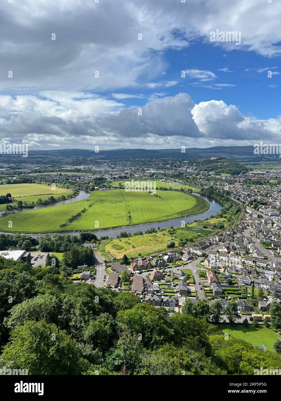 Vue sur la ville et le château de Stirling depuis le monument Wallace Banque D'Images