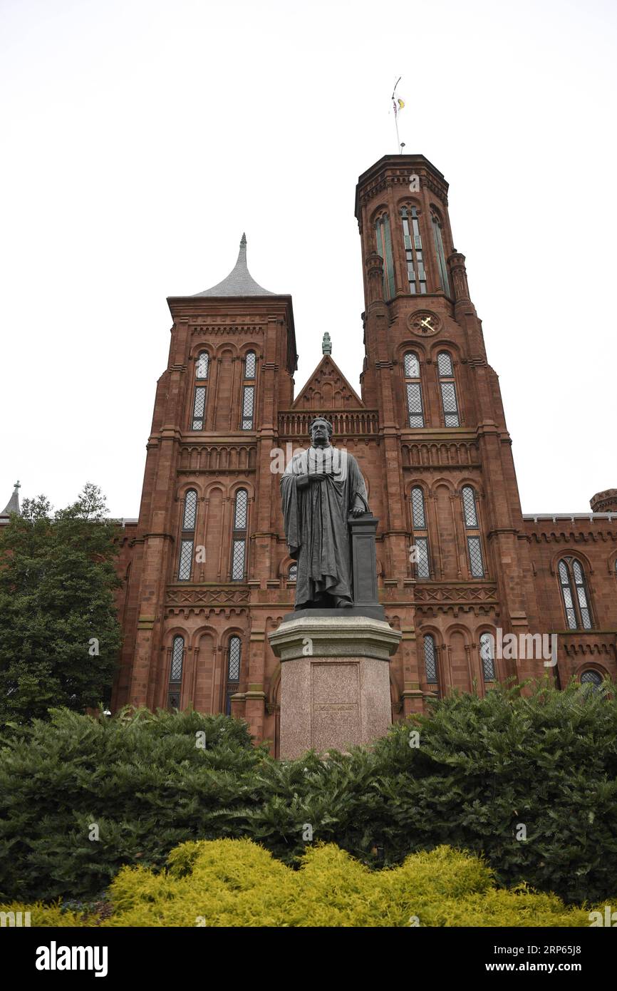 (190102) -- WASHINGTON, 2 janvier 2019 -- une photo prise le 2 janvier 2019 montre le Smithsonian institution Building à Washington D.C. aux États-Unis. Les 19 musées Smithsonian et le zoo national de Washington D.C. ont fermé leurs portes mercredi alors que la fermeture partielle du gouvernement américain traînait. U.S.-WASHINGTON D.C.-GOV T SHUTDOWN-SMITHSONIAN MUSEUMS-NATIONAL ZOO-FERMETURE LIUXJIE PUBLICATIONXNOTXINXCHN Banque D'Images