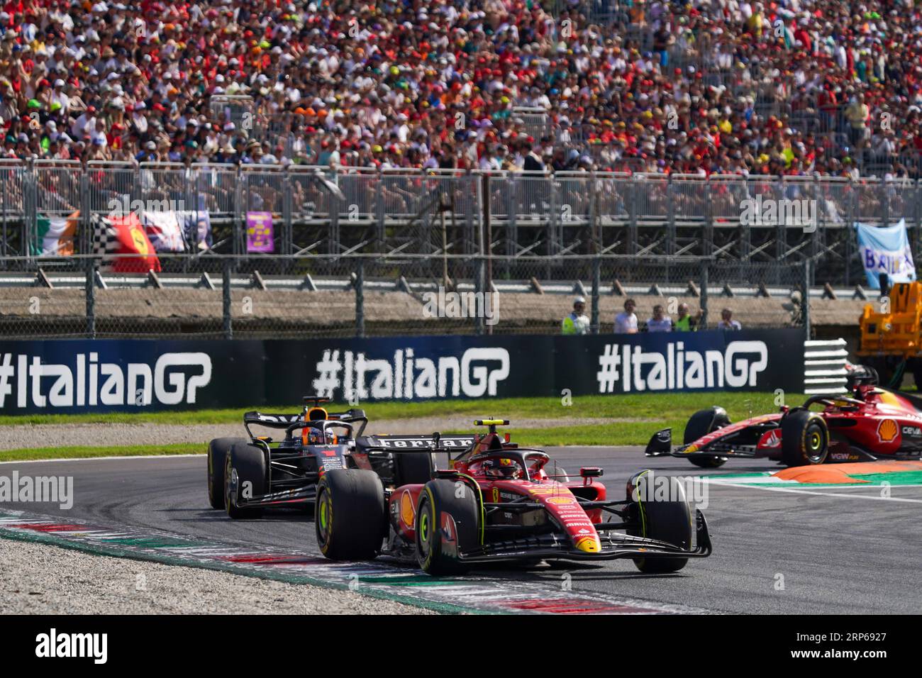 Monza, Italie. 03 septembre 2023. Carlos Sainz d’Espagne au volant de la Scuderia Ferrari SF-23 (55) lors du Grand Prix d’Italie Pirelli de Formule 1 2023 le 3 septembre 2023 à Monza, en Italie. Crédit : Luca Rossini/E-Mage/Alamy Live News crédit : Luca Rossini/E-Mage/Alamy Live News Banque D'Images
