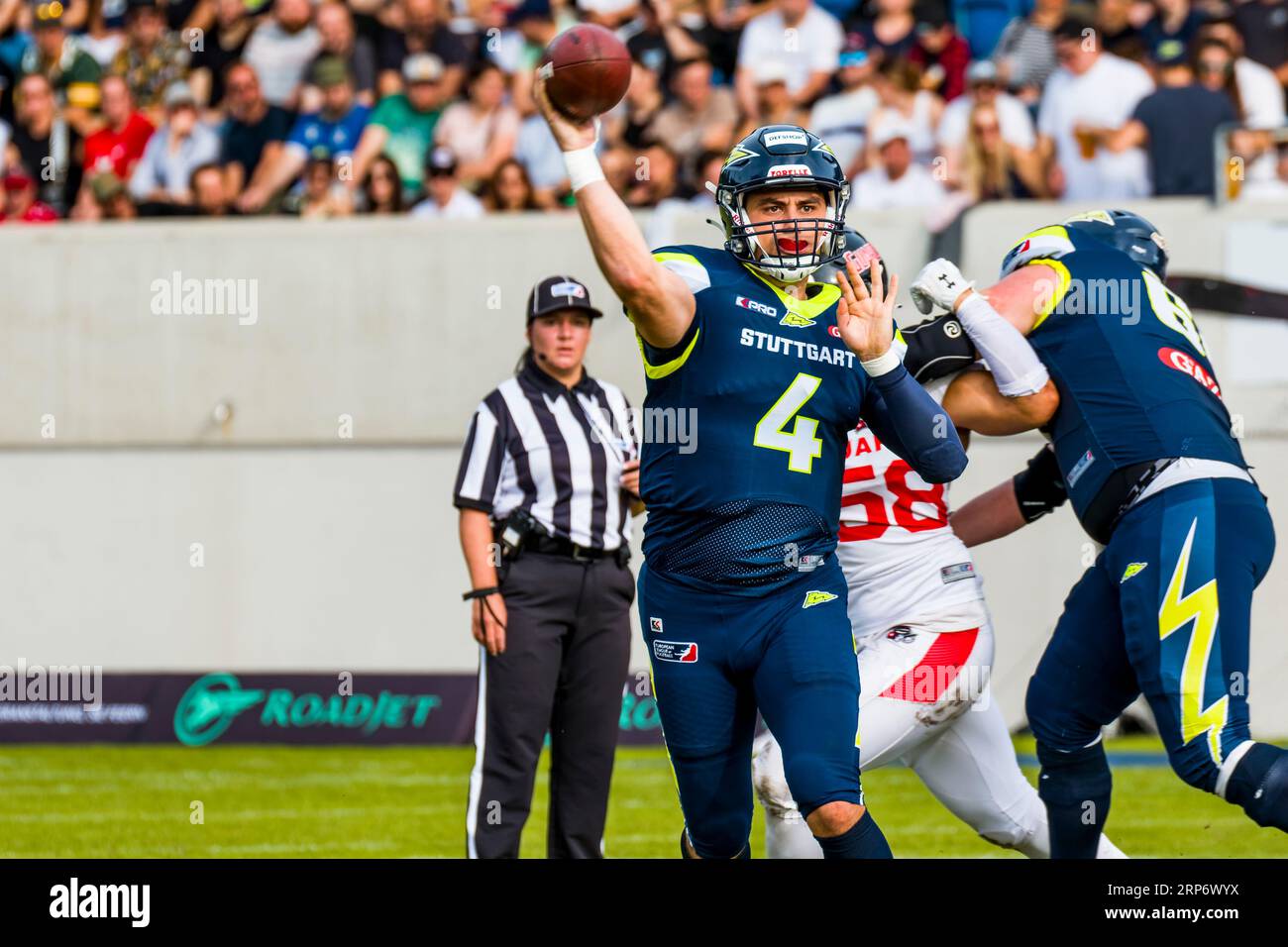 Stuttgart, Allemagne. 03 septembre 2023. Ligue européenne de football, ELF/ match : Helvetic Guards à Stuttgart Surge le 03. Septembre 2023, au Gazi Stadium , Stuttgart , Allemagne, QB # 4 Reilly Hennessey / Stuttgart Surge Credit : Frank Baumert / Alamy Live News Banque D'Images