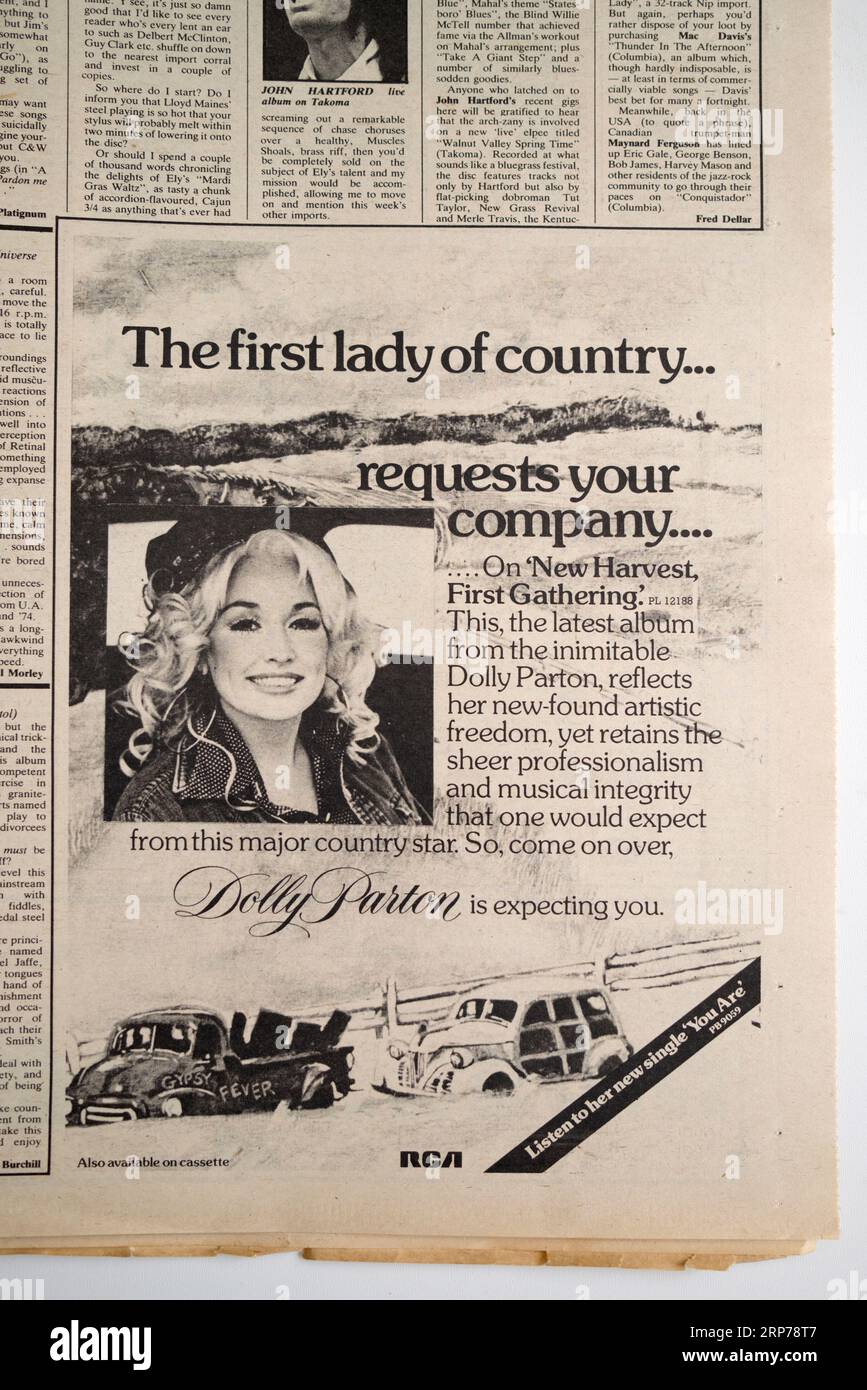 Publicité des années 1970 pour l'album 'New Harvest First Gathering' de Dolly Parton dans le NME Music Paper Banque D'Images