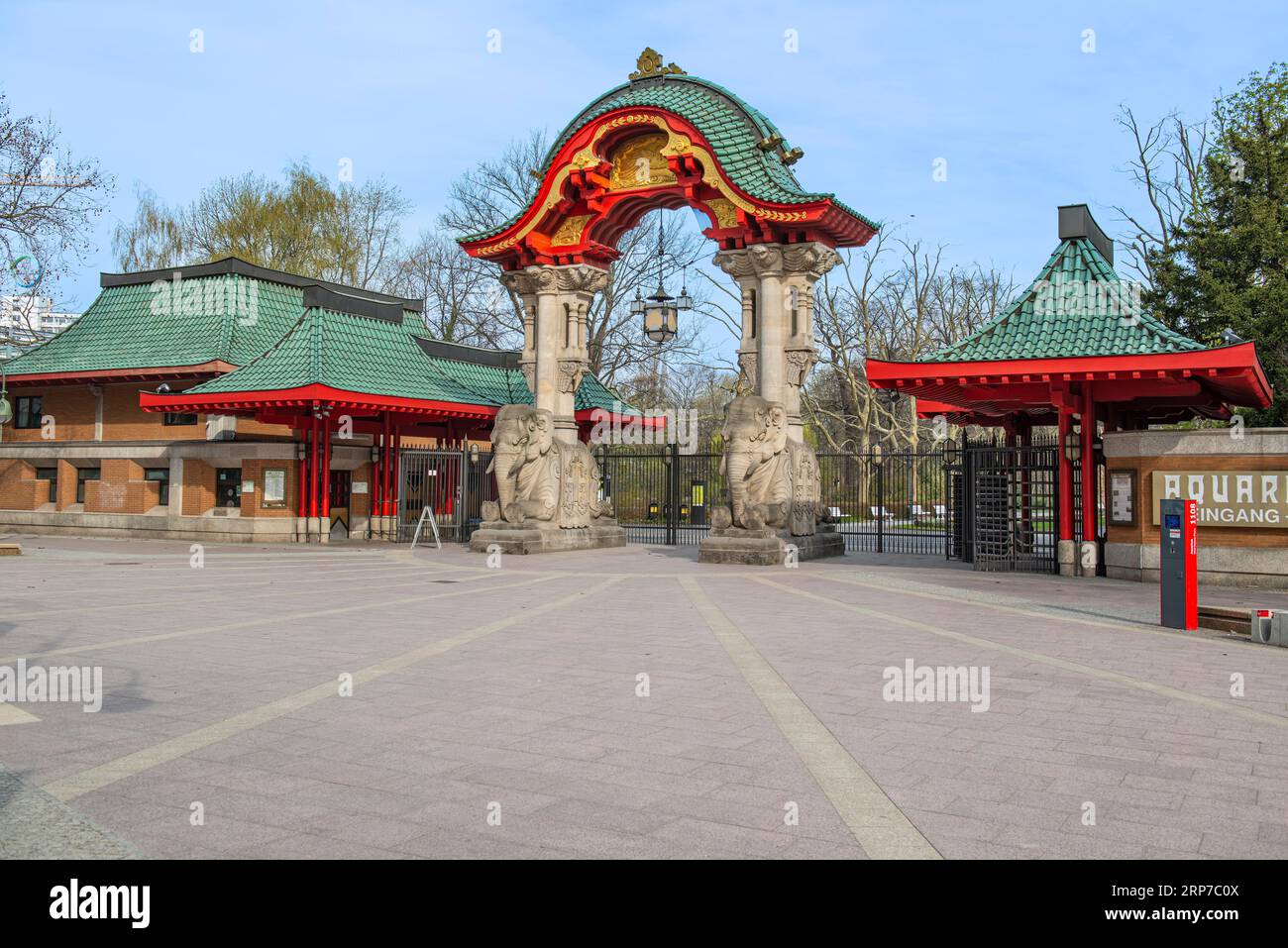 Elephant Gate, entrée du zoo de Berlin, Allemagne Banque D'Images