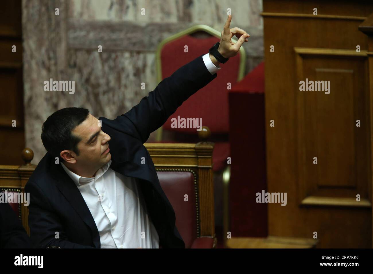 (190208) -- ATHÈNES, le 8 février 2019 -- le Premier ministre grec Alexis Tsipras s'adresse aux législateurs grecs au sujet du protocole d'adhésion à l'OTAN de l'ex-République yougoslave de Macédoine (ARYM), à Athènes, en Grèce, le 8 février 2019. Le Parlement grec a approuvé vendredi le protocole sur l'adhésion de l'ex-République yougoslave de Macédoine (ARYM) à l'Organisation du Traité de l'Atlantique Nord (OTAN) sous son nouveau nom de République de Macédoine du Nord. GRÈCE-ATHÈNES-ARYM-ADHÉSION À L'OTAN APPROBATION DU PROTOCOLE MARIOSXLOLOS PUBLICATIONXNOTXINXCHN Banque D'Images