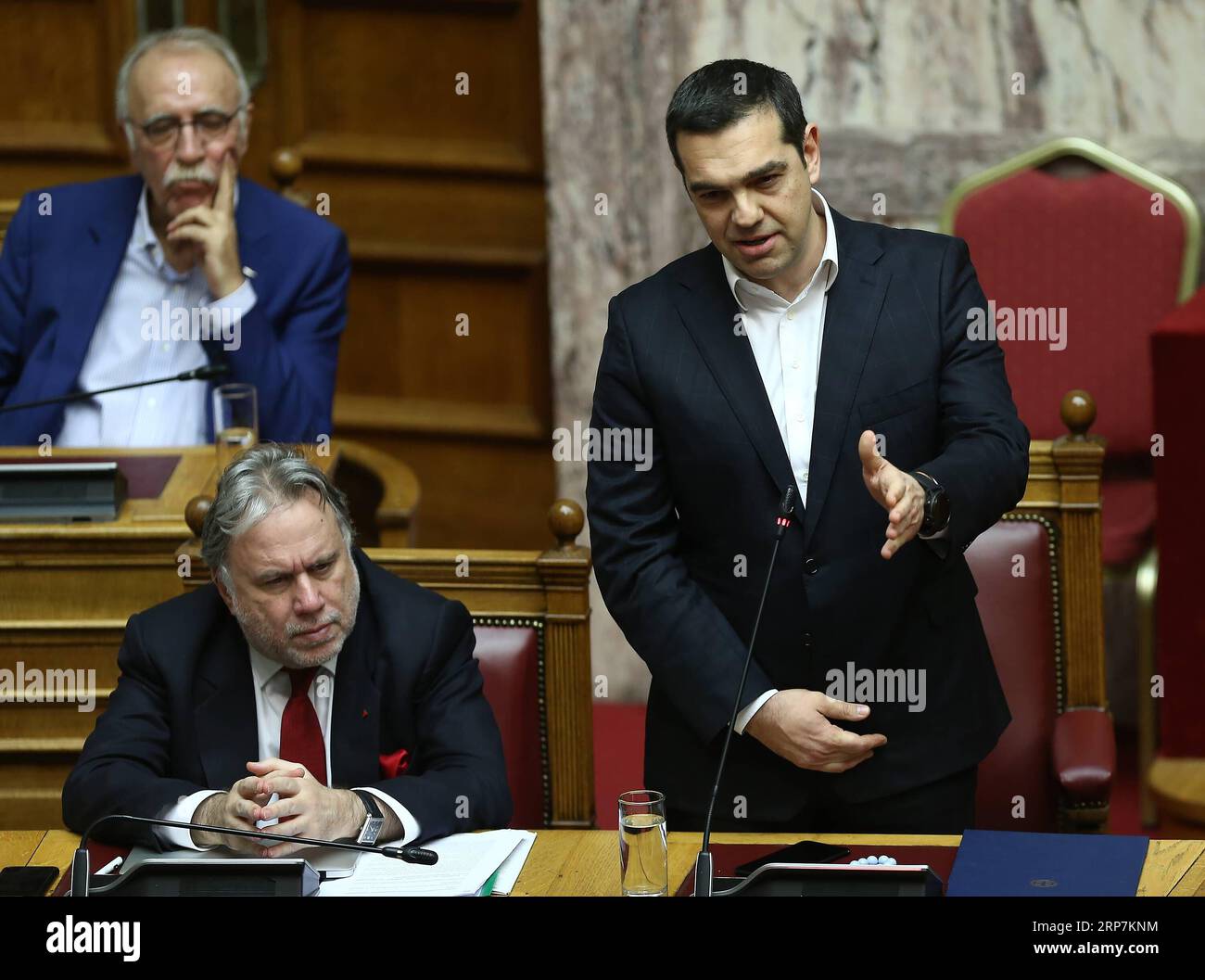 (190208) -- ATHÈNES, le 8 février 2019 -- le Premier ministre grec Alexis Tsipras (1e R) s'adresse aux législateurs grecs sur le protocole d'adhésion à l'OTAN de l'ex-République yougoslave de Macédoine (ARYM), à Athènes, Grèce, le 8 février 2019. Le Parlement grec a approuvé vendredi le protocole sur l'adhésion de l'ex-République yougoslave de Macédoine (ARYM) à l'Organisation du Traité de l'Atlantique Nord (OTAN) sous son nouveau nom de République de Macédoine du Nord. GRÈCE-ATHÈNES-ARYM-ADHÉSION À L'OTAN APPROBATION DU PROTOCOLE MARIOSXLOLOS PUBLICATIONXNOTXINXCHN Banque D'Images