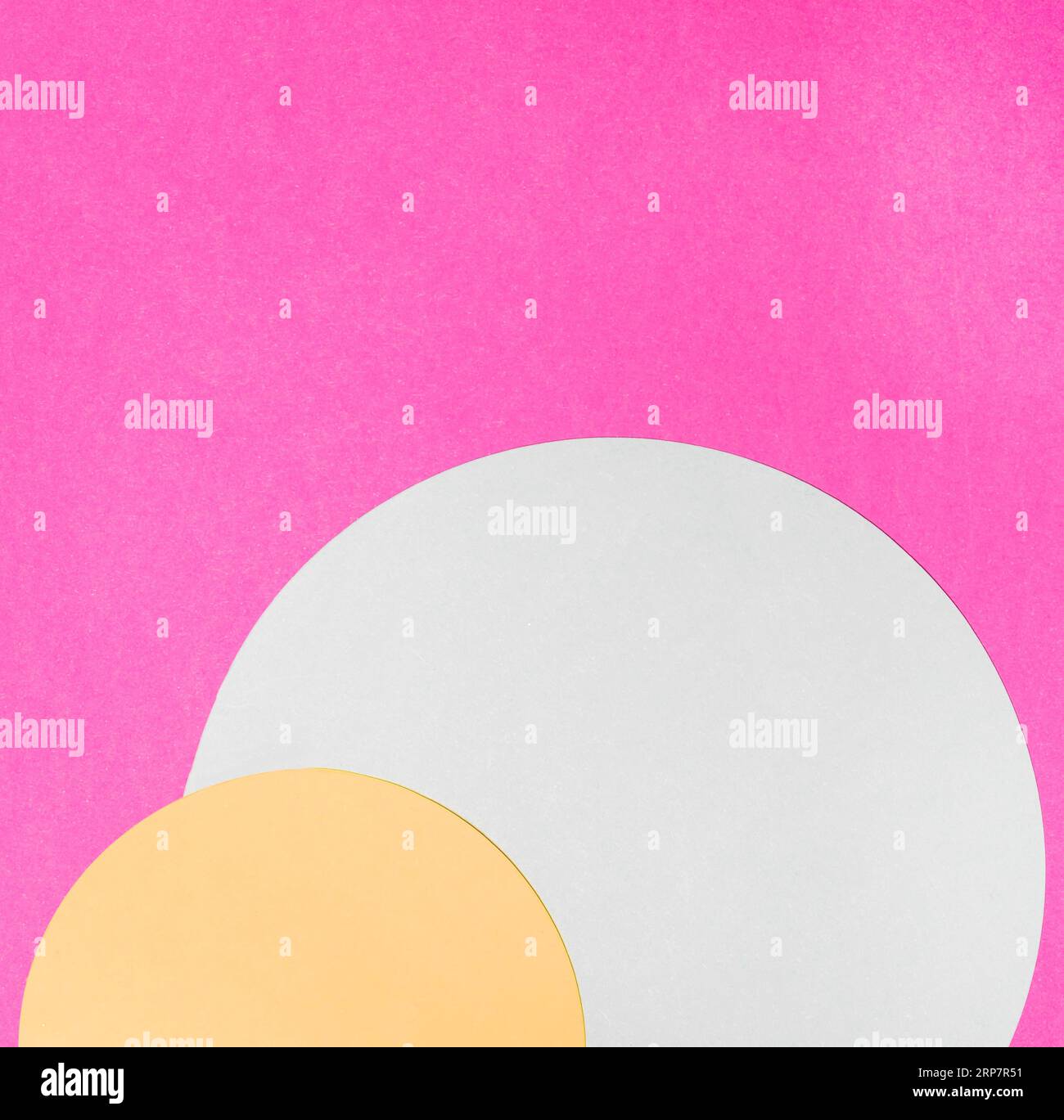 Cadre demi-cercle blanc jaune fond rose Banque D'Images