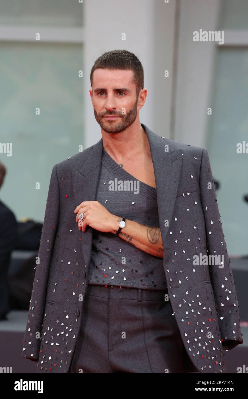 Venise, Italie, 3 septembre 2023. Pelayo Díaz arrive sur le tapis rouge pour la projection du gala du film The Killer au 80e Festival International du film de Venise à Venise, en Italie. Crédit : Doreen Kennedy/Alamy Live News. Banque D'Images