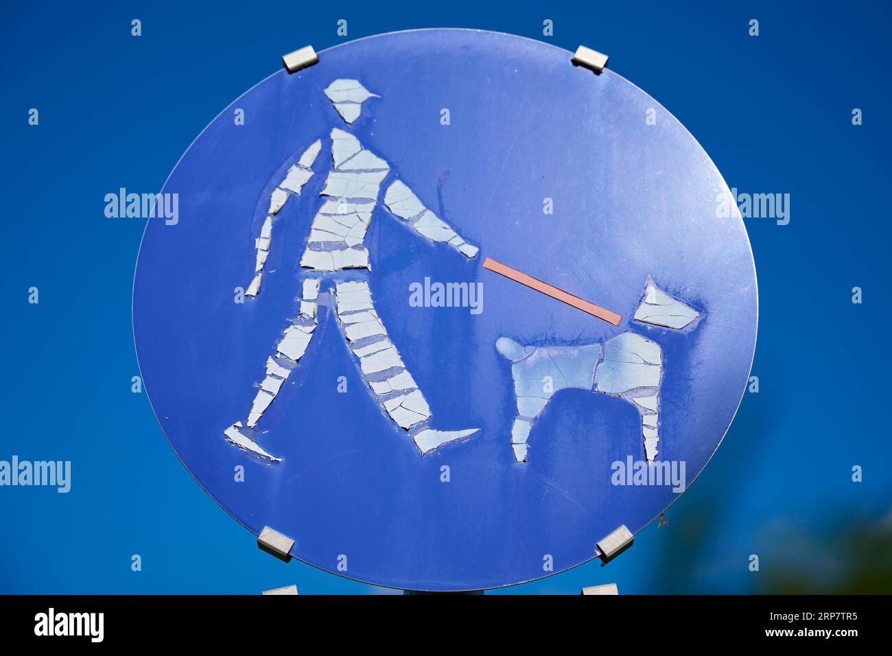 Panneau obligatoire, voie piétonne, piétonne, chien, altéré, Sky, Ossiach, Lac Ossiach, Carinthie, Autriche Banque D'Images Panneau obligatoire, voie piétonne, piétonne, chien, altéré, Sky, Ossiach, Lac Ossiach, Carinthie, Autriche Banque D'Images