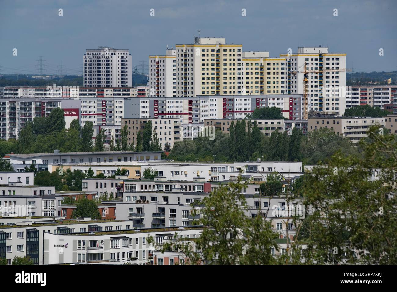 Immeubles résidentiels dans le quartier de Marzahn-Hellersdorf, Berlin, Allemagne Banque D'Images