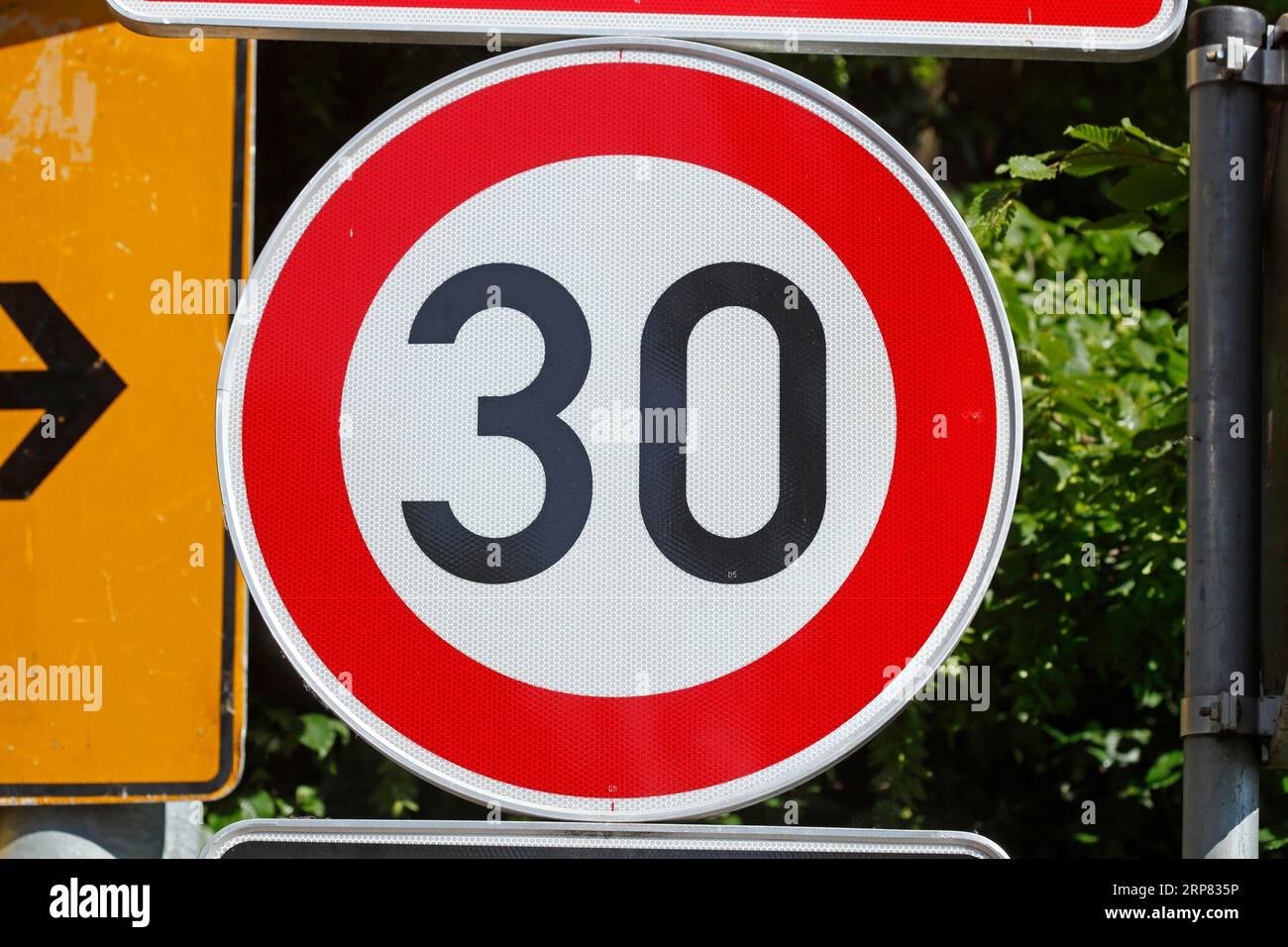 Signalisation routière vitesse maximale autorisée 30 kilomètres par heure, Allemagne Banque D'Images