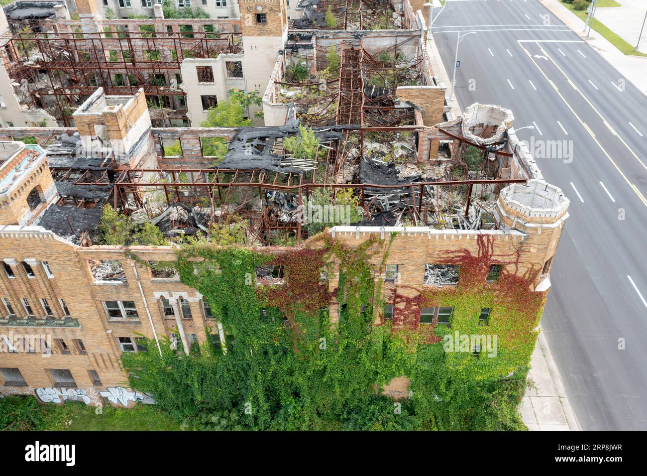 Highland Park, Michigan - The Highland Towers Apartments, un luxueux immeuble d'appartements Art déco construit en 1932. La ville est tombée dans des moments difficiles après Ford A. Banque D'Images